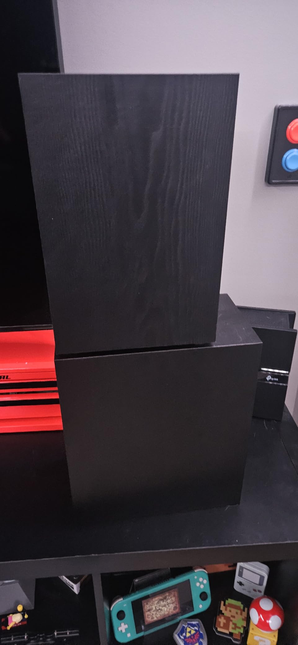 Klipsch Reference R-40PM Powered Bookshelf Speakers - 90-Degree x 90-Degree Tractrix Horn - Linear Travel Suspension - Sleek, Modern Appearance customer photo 2