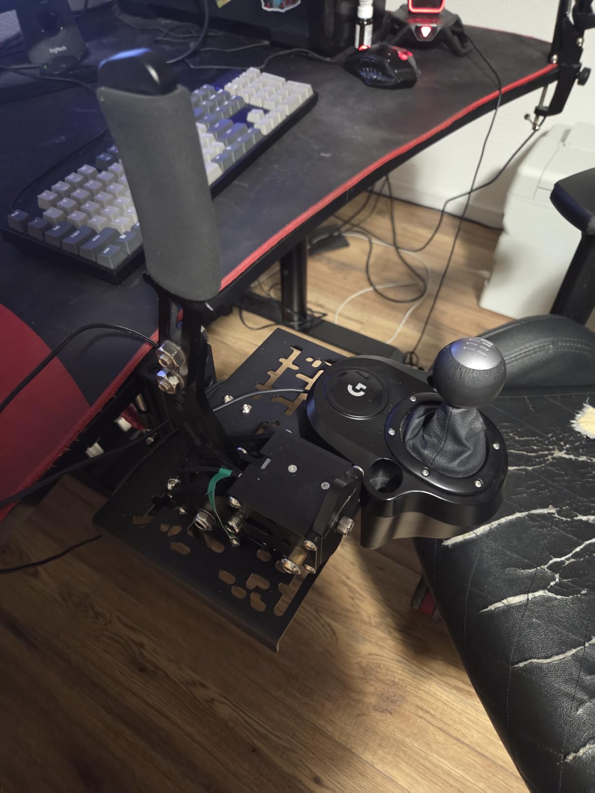 YAARHEJ Heavy-Duty Sim Racing Desk Mount for Shifters & Handbrakes - Universal Fit for Logitech, Thrustmaster TH8A/TSS, Fanatec Clubsport customer photo 1
