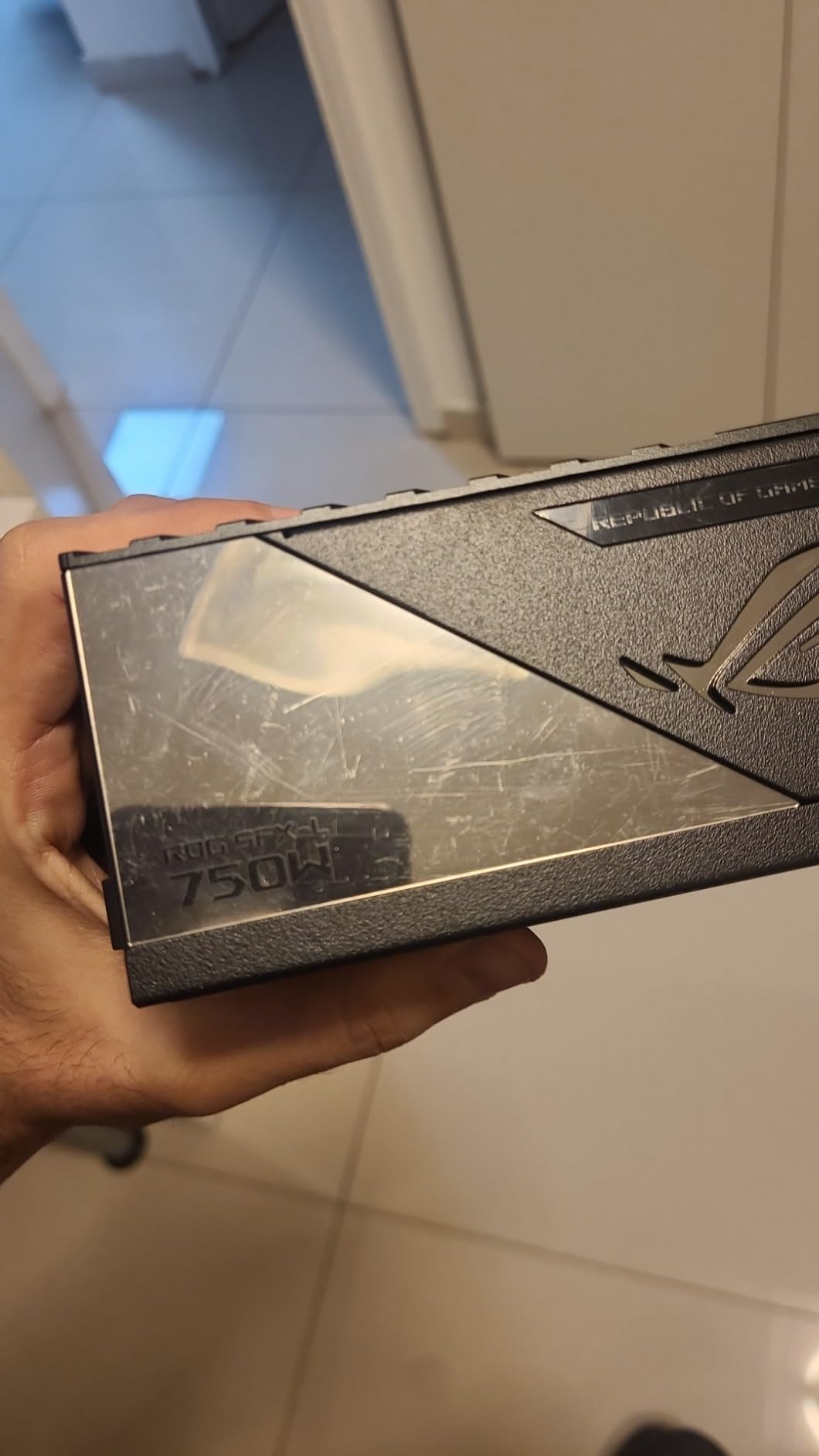 ROG Loki SFX-L 750W Platinum (Fully Modular Power Supply, 80+ Platinum, Lambda A Certified, 120mm PWM ARGB Fan, Aura Sync, ATX 3.0 Compatible, PCIe 5.0 Ready, 10 Year Warranty) customer photo 2