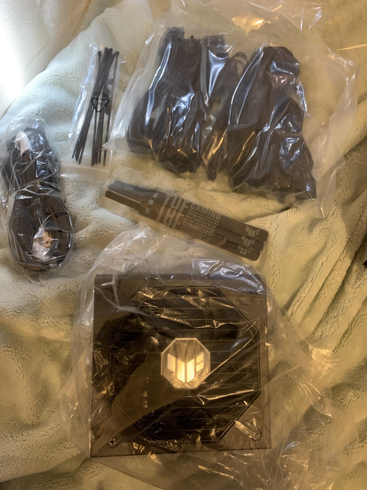 ASUS TUF Gaming 850W Gold (850 Watt, ATX 3.0 Compatible, Fully Modular Power Supply, 80+ Gold, Military-Grade Components, Dual Ball Bearing, Axial-tech Fan, PCB Coating, 10 Year Warranty) customer photo 2