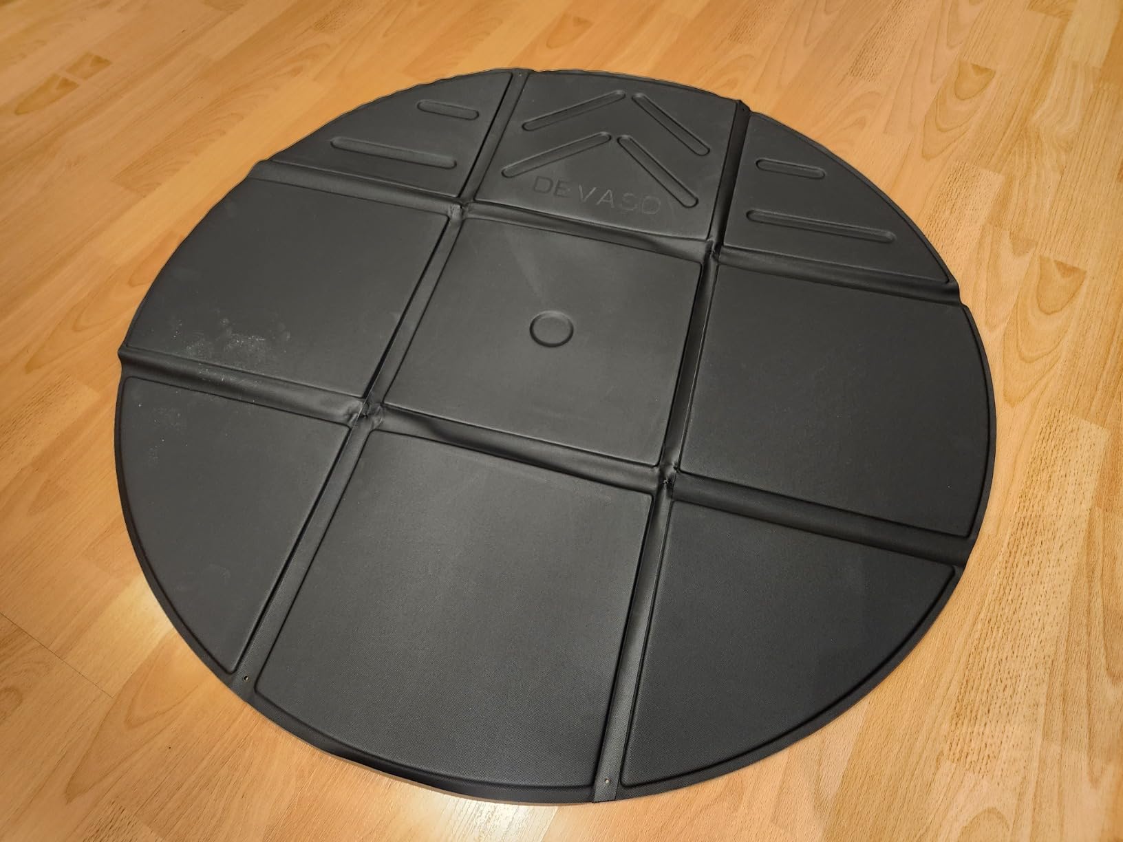 DEVASO Foldable VR Mat for Meta Quest 3S/Quest 3, Round Anti Fatigue Large Mat, Anti-Slip and Comfortable Floor Mat, Premium Game Accessories Compatible with PSVR2, Quest 2/Pro/Apple Vision Pro customer photo 1