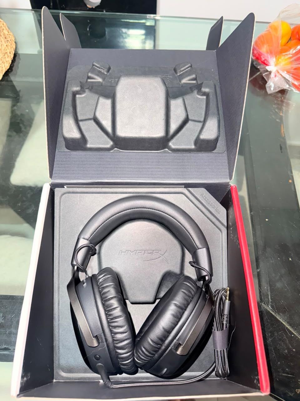 HyperX Cloud III – Wired Gaming Headset, PC, PS5, Xbox Series X|S, Angled 53mm Drivers, Spatial Audio, Memory Foam, Durable Frame, Ultra-Clear 10mm Mic, USB-C, USB-A, 3.5mm – Black customer photo 1