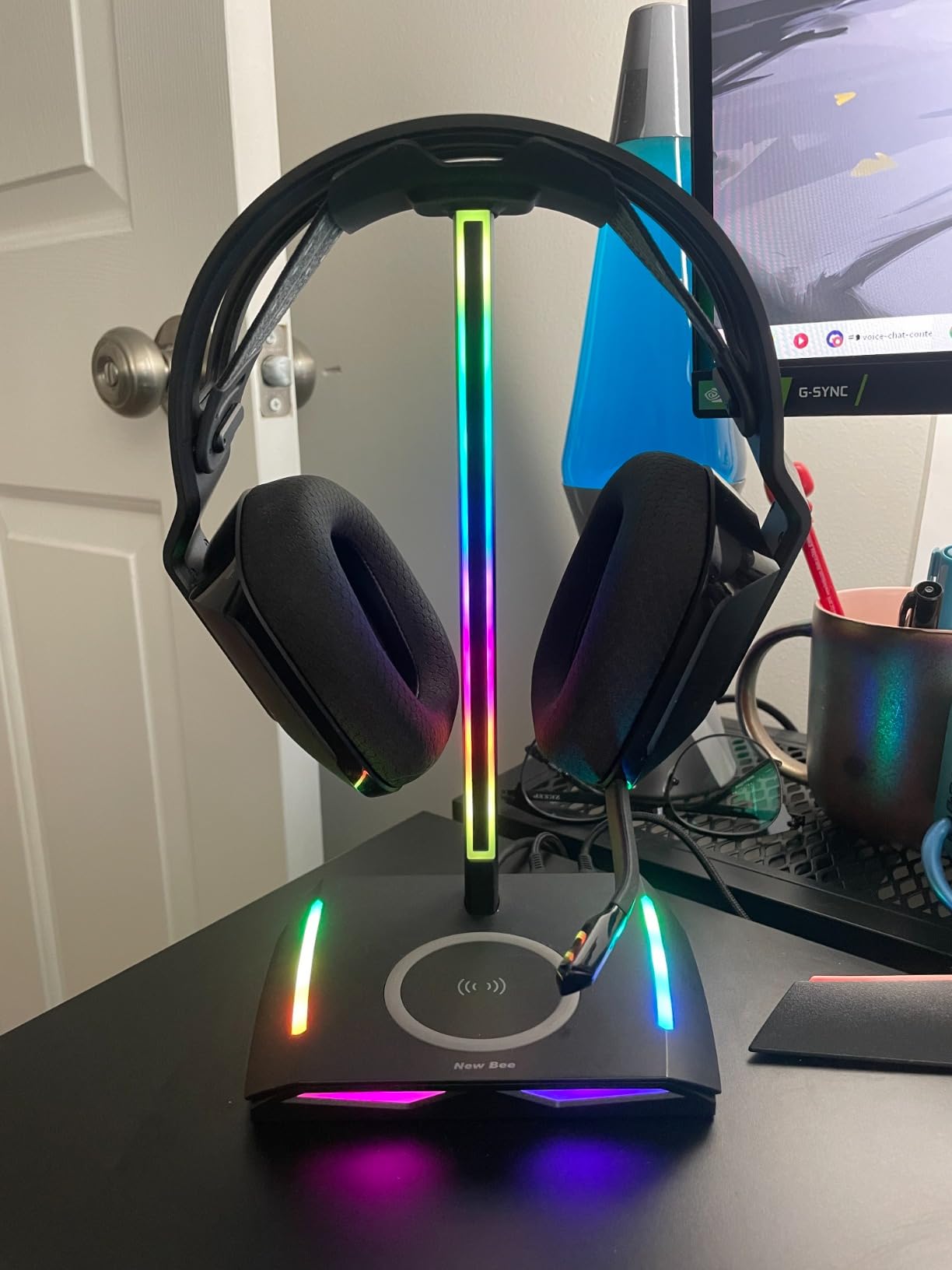 New Bee RGB Headphone Stand with 2 USB-C & 1 USB Charging Ports, Desk Gaming Headset Holder with 7 Light Modes and Non-Slip Rubber Base customer photo 1