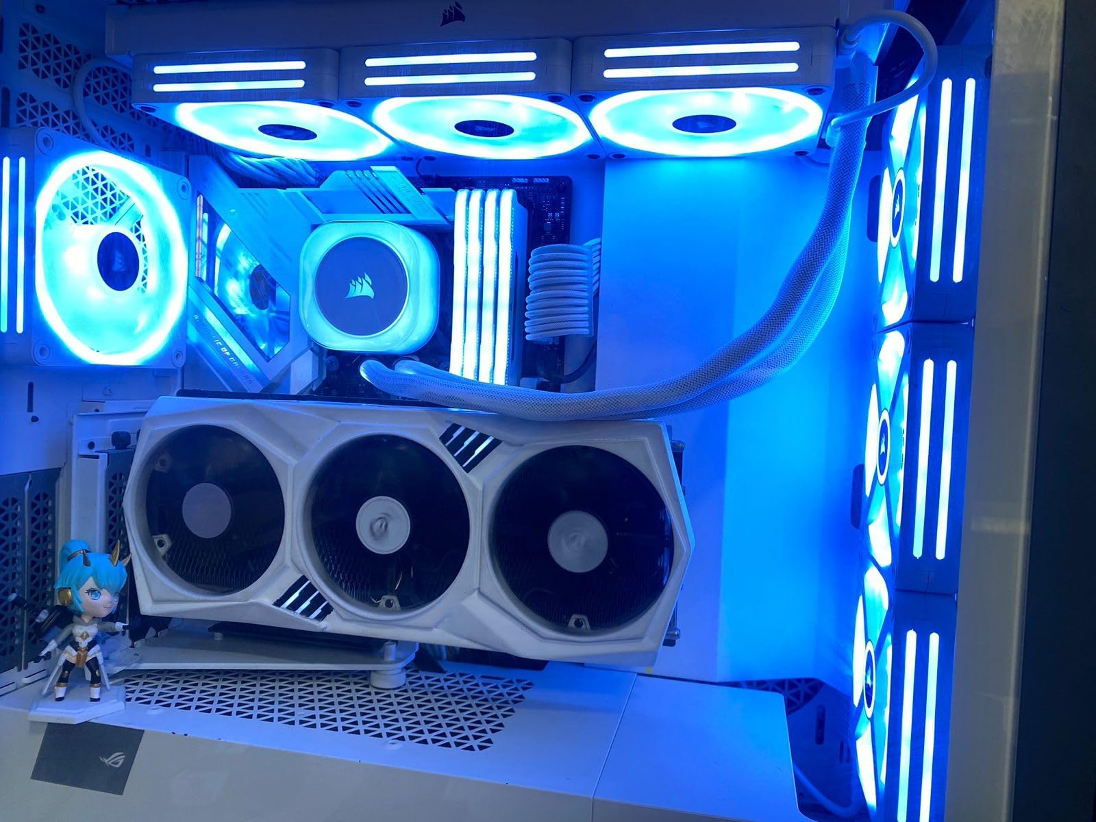 Corsair iCUE Link QX120 RGB 120mm Magnetic Dome RGB Fans - Triple Fan Starter Kit with iCUE Link System Hub - Black customer photo 1