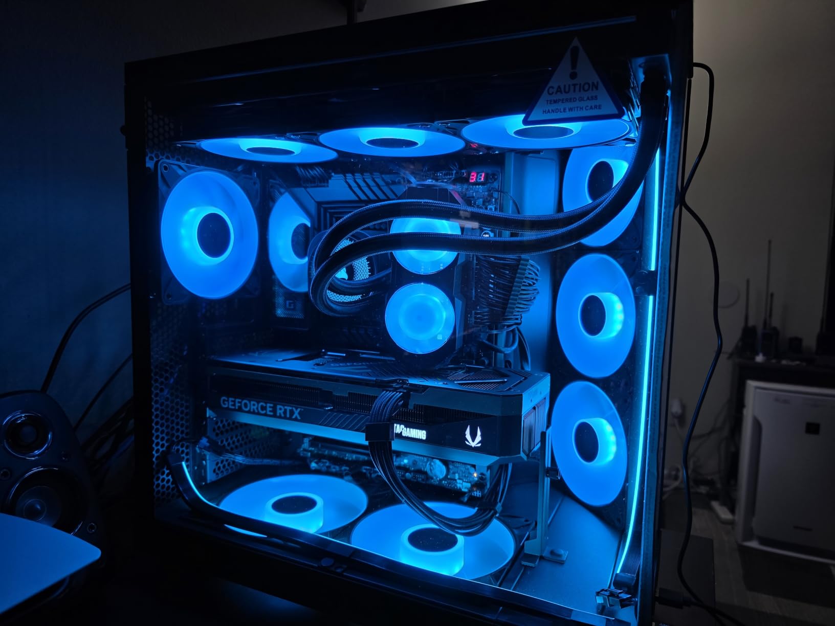 NZXT H6 Flow Compact Dual-Chamber Mid-Tower Airflow Case - White customer photo 1