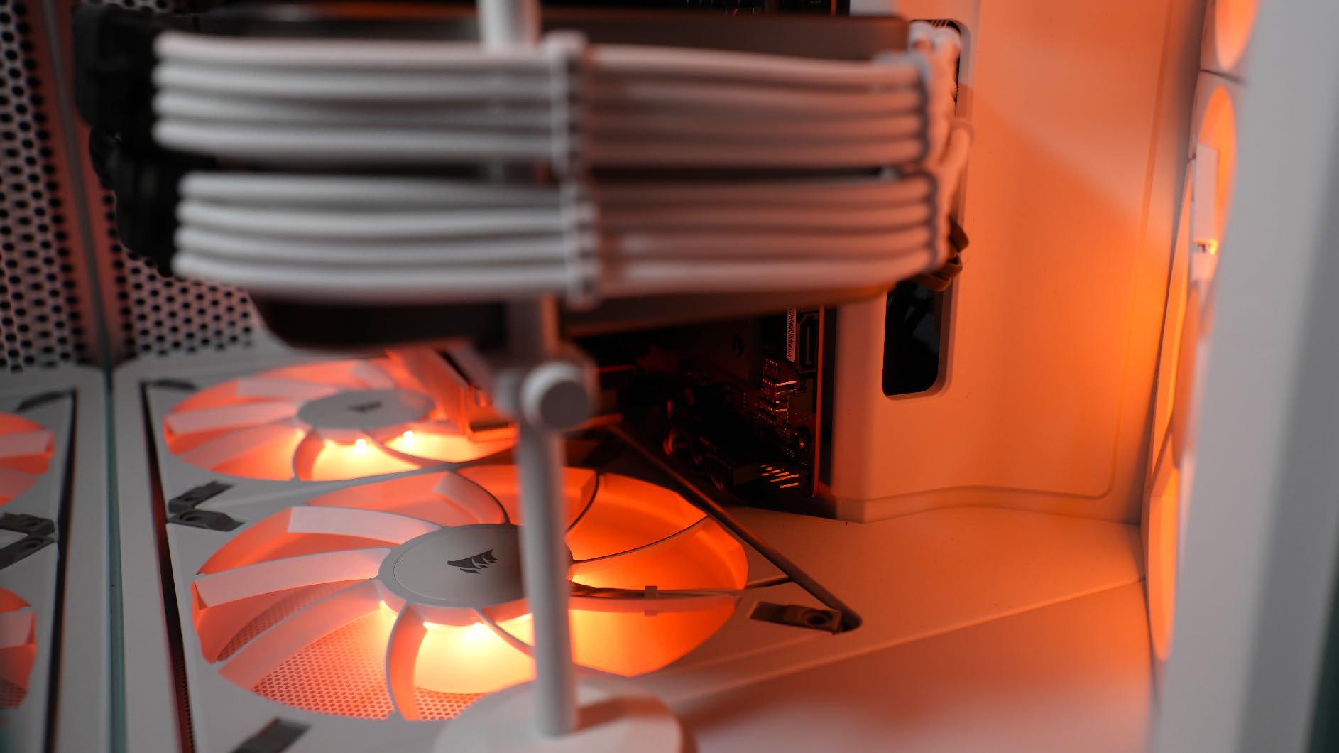 NZXT H6 Flow Compact Dual-Chamber Mid-Tower Airflow Case - White customer photo 2