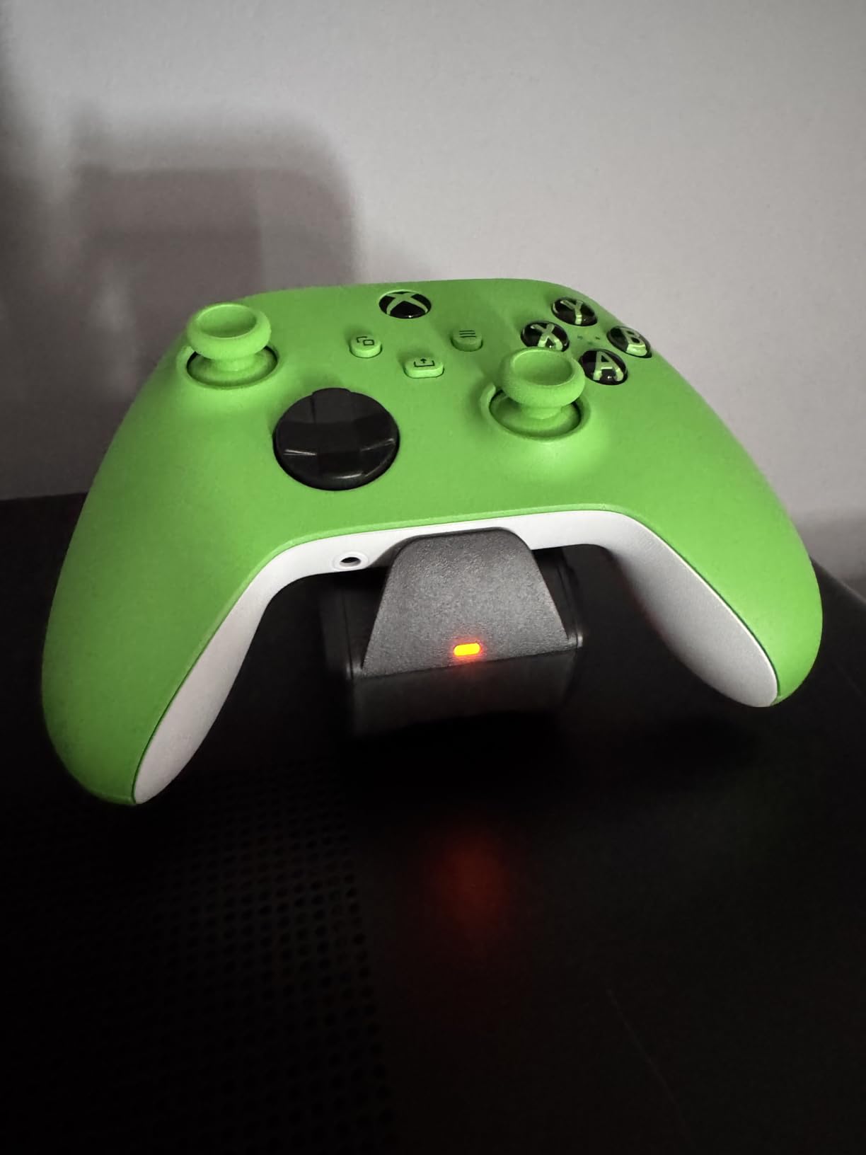 PowerA Solo Charging Stand for Xbox Series X|S - Black, Works with Xbox One, Charging Station for Xbox Wireless Controller, Officially Licensed customer photo 2