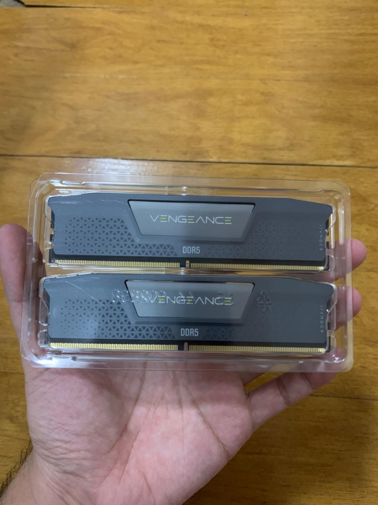 CORSAIR Vengeance DDR5 RAM 32GB (2x16GB) Up to 6000MHz CL30-36-36-76 1.40V AMD EXPO Intel XMP 3.0 Computer Memory - Grey (CMK32GX5M2B6000Z30) customer photo 2