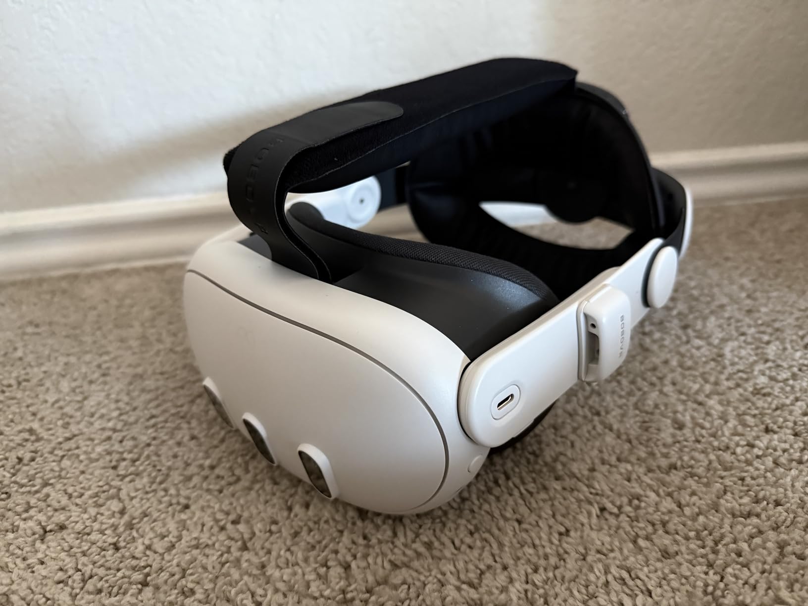 Meta Quest 3 512GB | VR Without Wires - Gorilla Tag Cardboard Monkenaut Bundle - Amazon Exclusive - Access to 100+ Games with a 3-Month Trial of Meta Horizon+ Included customer photo 2