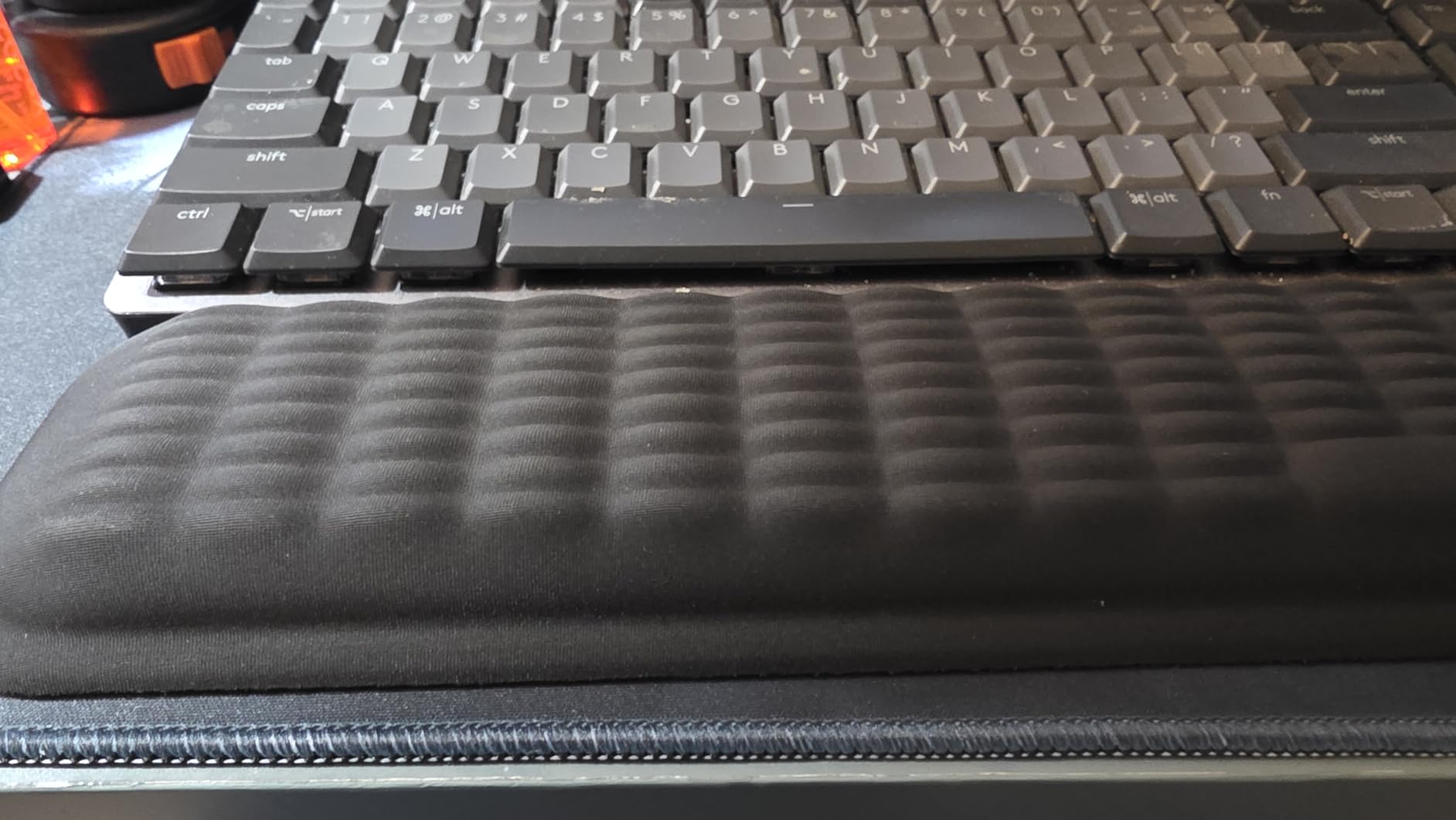 MEKASS Ergonomic Wrist Rest for Keyboard and Mouse, Soft Memory Foam Keyboard Wrist Rest Set with Non-Slip Silicone Base, Easy Typing, Pain Relief, Comfort for Office, Work, Gaming (Classic Black) customer photo 2
