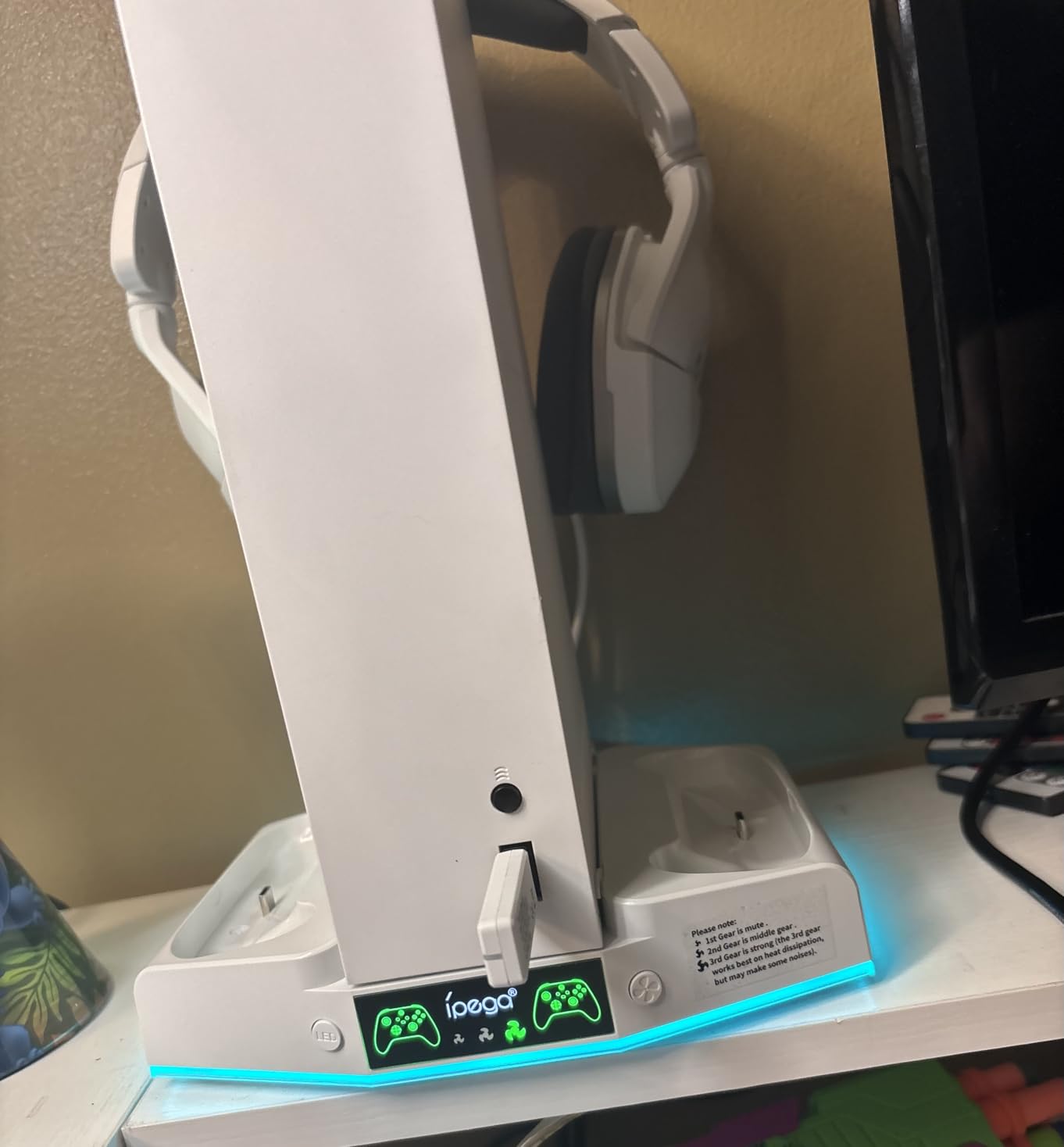 Upgraded Cooling Fan Stand for Xbox Series S with Charger Station | MENEEA Controller Charging Dock & Console Cooler System with RGB Light & Headset Hook customer photo 1