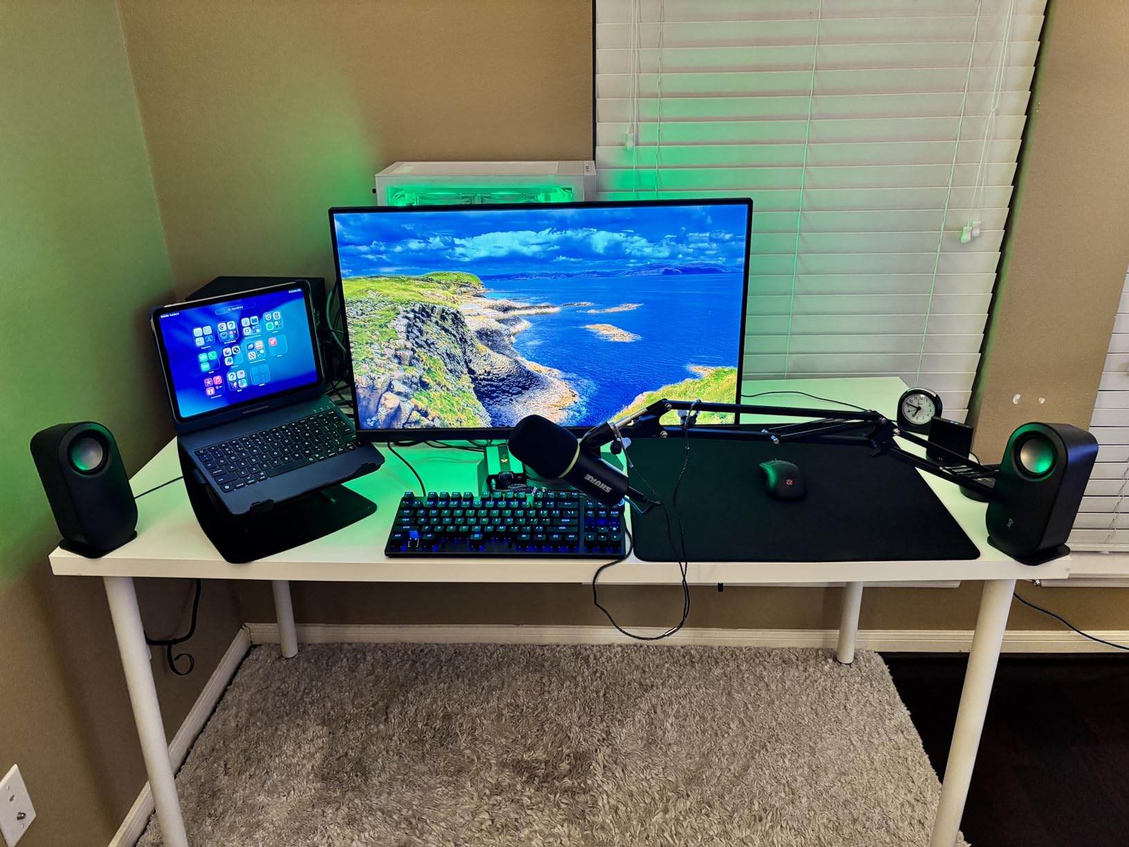 Razer Huntsman V3 Pro Mini 60% Esports Gaming Keyboard, Black | Analog Optical Switches, Razer Snap Tap, Rapid Trigger, Adjustable Actuation, Dual-Purpose Mod Keys, Doubleshot PBT Keycaps customer photo 2