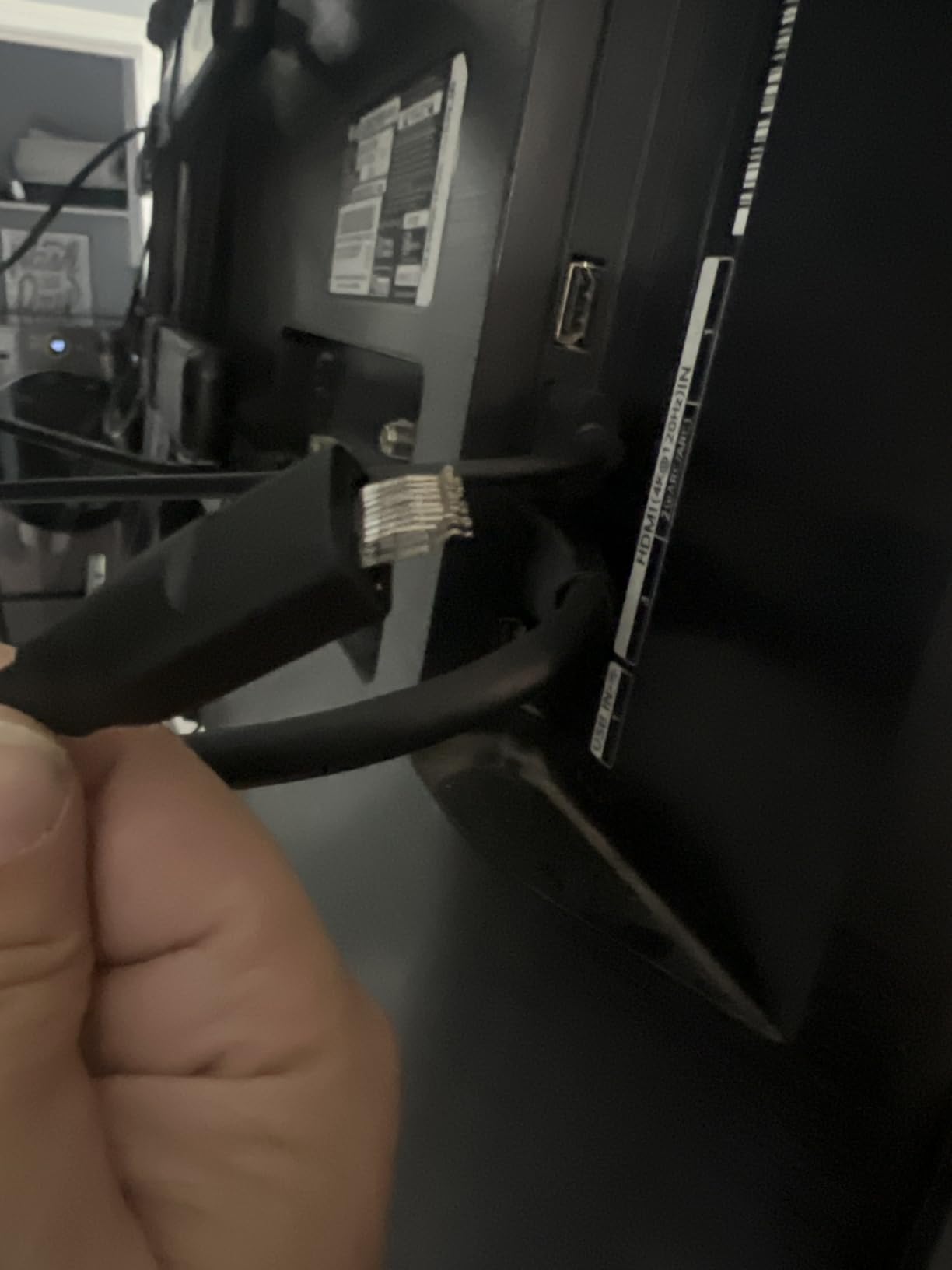 Cable Matters [Ultra High Speed HDMI Certified] Long 8K HDMI Cable, 20ft | 8K@60Hz, 4K@240Hz, 48Gbps, 6.1m, HDR, Compatible with PS5, Xbox Series X/S, RTX/RX GPUs, Apple TV customer photo 1