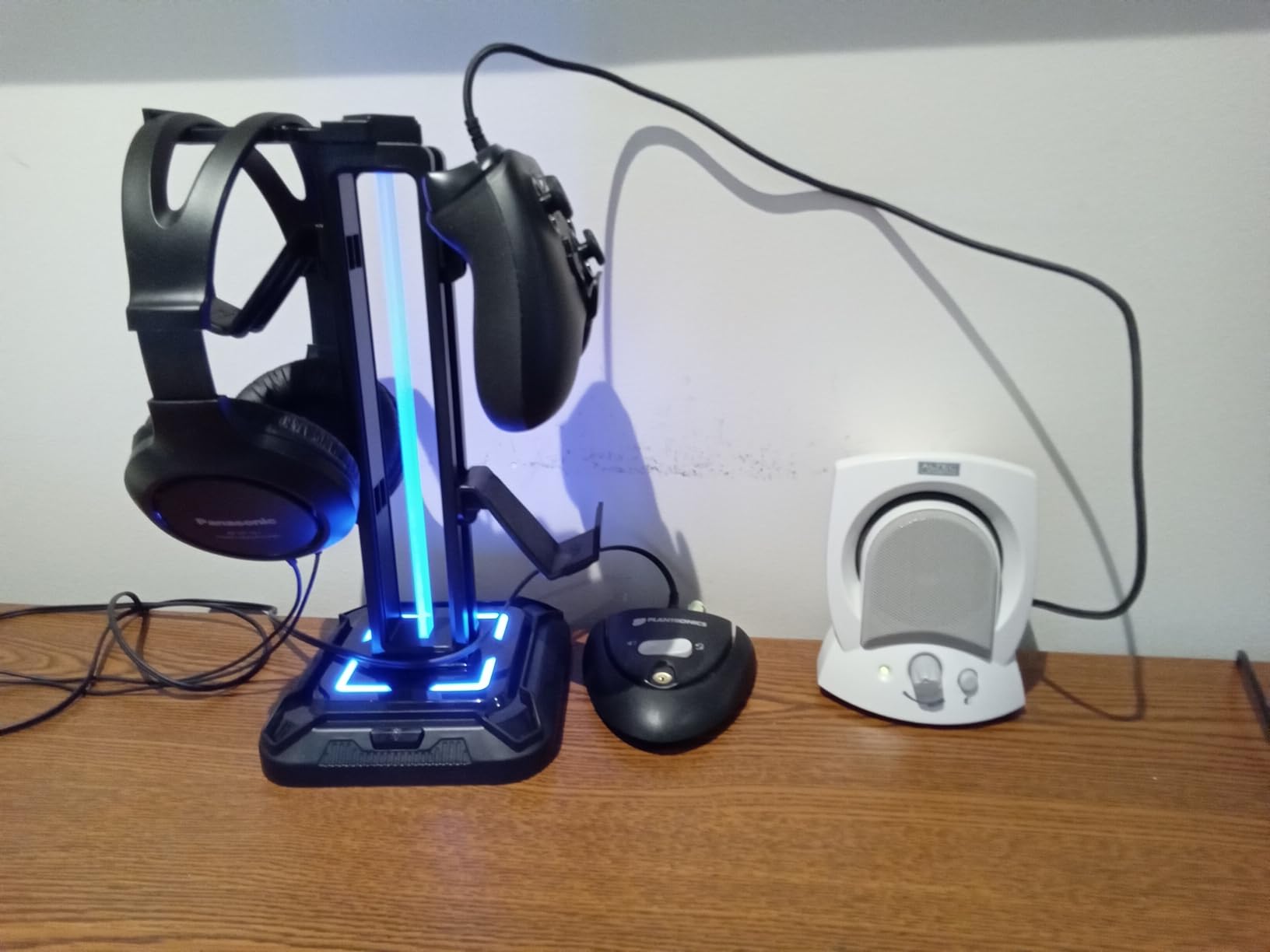 KDD RGB Headset Stand with 9 Light Modes - Controller Holder for Desk - Rotatable Headphone Stand & Detachable Controller Hook for PC Earphone Accessories(Black) customer photo 1