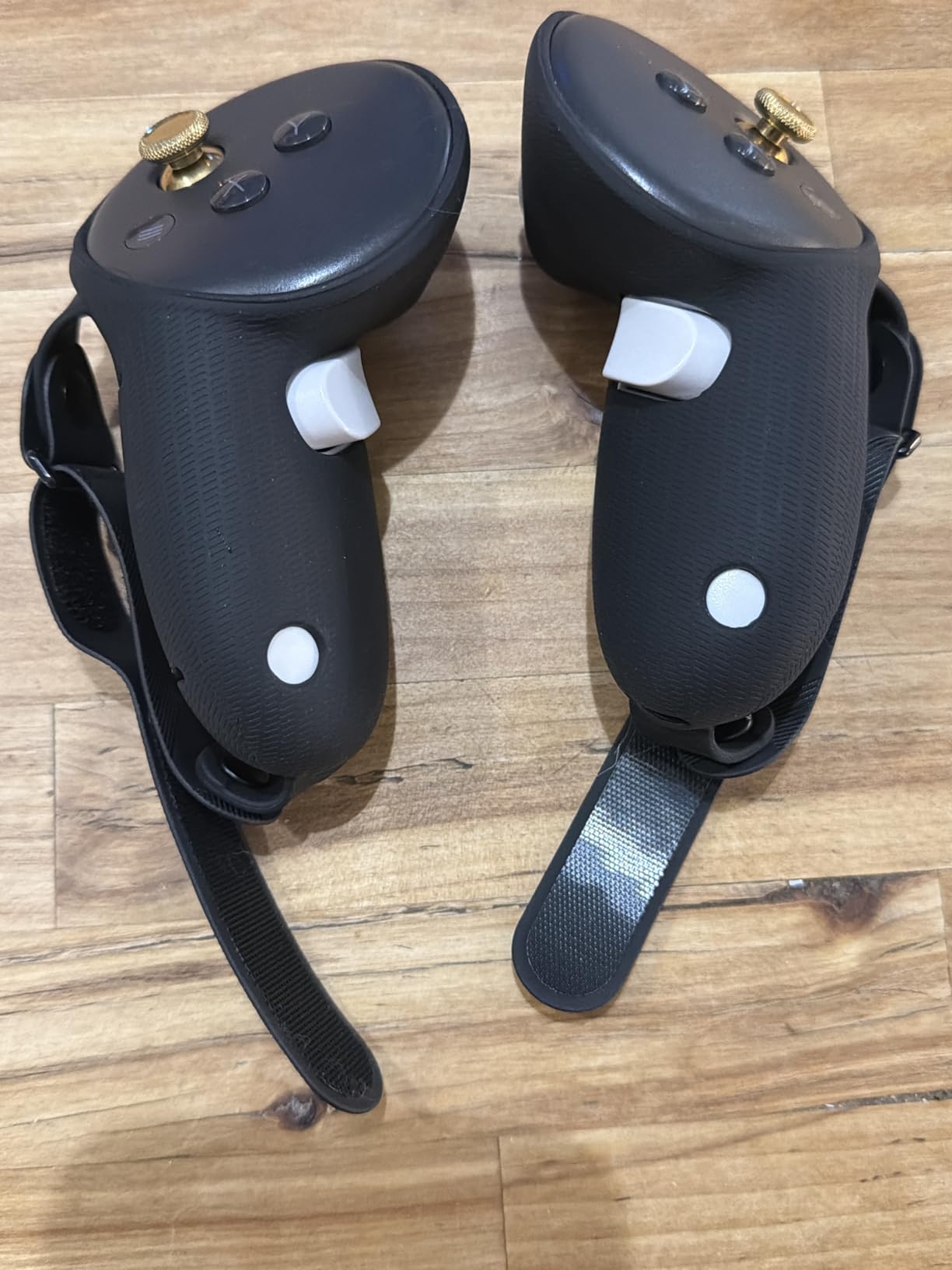 AMVR Upgraded Controller Grips Cover Compatible with Meta/Oculus Quest 3S/Quest 3 Accessories, with Battery Opening Cover and Knuckle Straps Protector customer photo 2