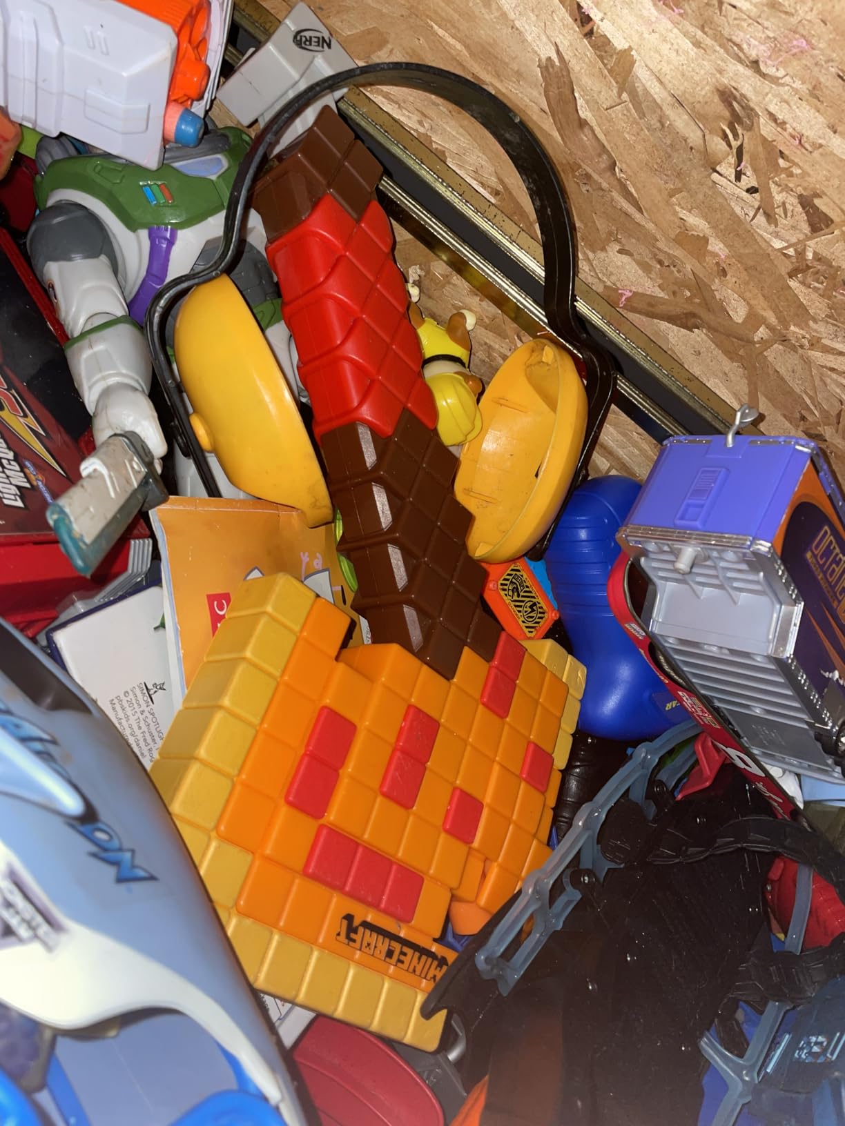 NERF Minecraft Firebrand, Dart Blasting Axe with 6 Elite Foam Darts customer photo 2