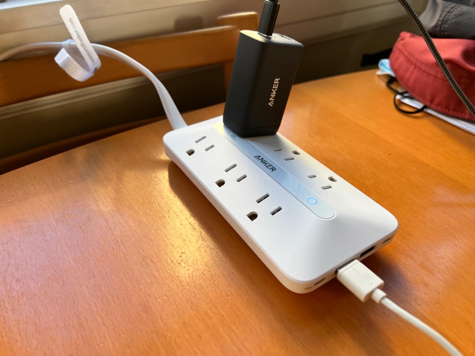 Anker Power Strip with 300J Surge Protector, Flat Plug Extension Cord with Multiple Outlets, 6 AC, 2 USB A & 2 USB C Ports for 20W, 5ft Outlet Extender, Dorm Room Essentials, Home Office customer photo 1