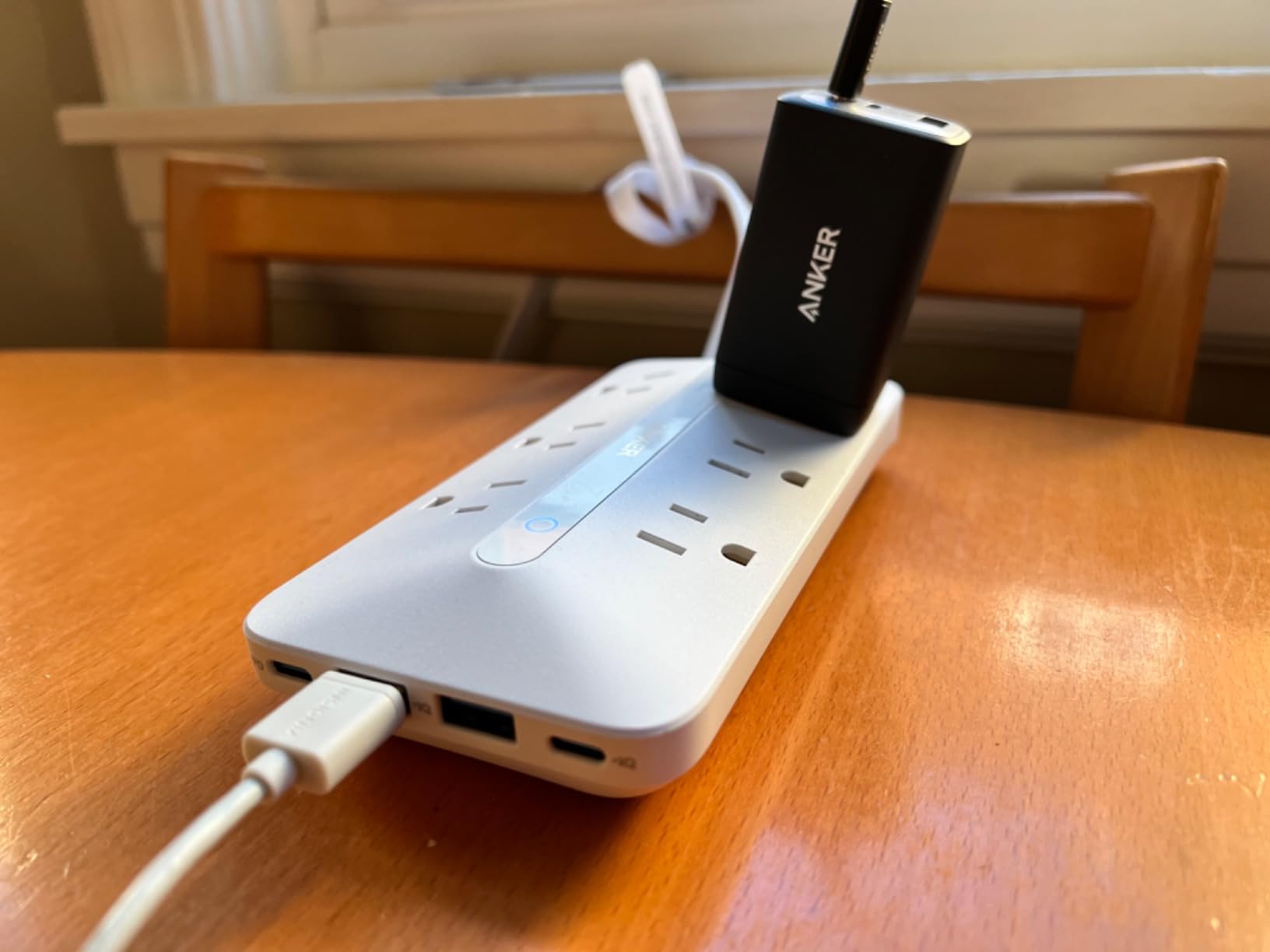 Anker Power Strip with 300J Surge Protector, Flat Plug Extension Cord with Multiple Outlets, 6 AC, 2 USB A & 2 USB C Ports for 20W, 5ft Outlet Extender, Dorm Room Essentials, Home Office customer photo 2