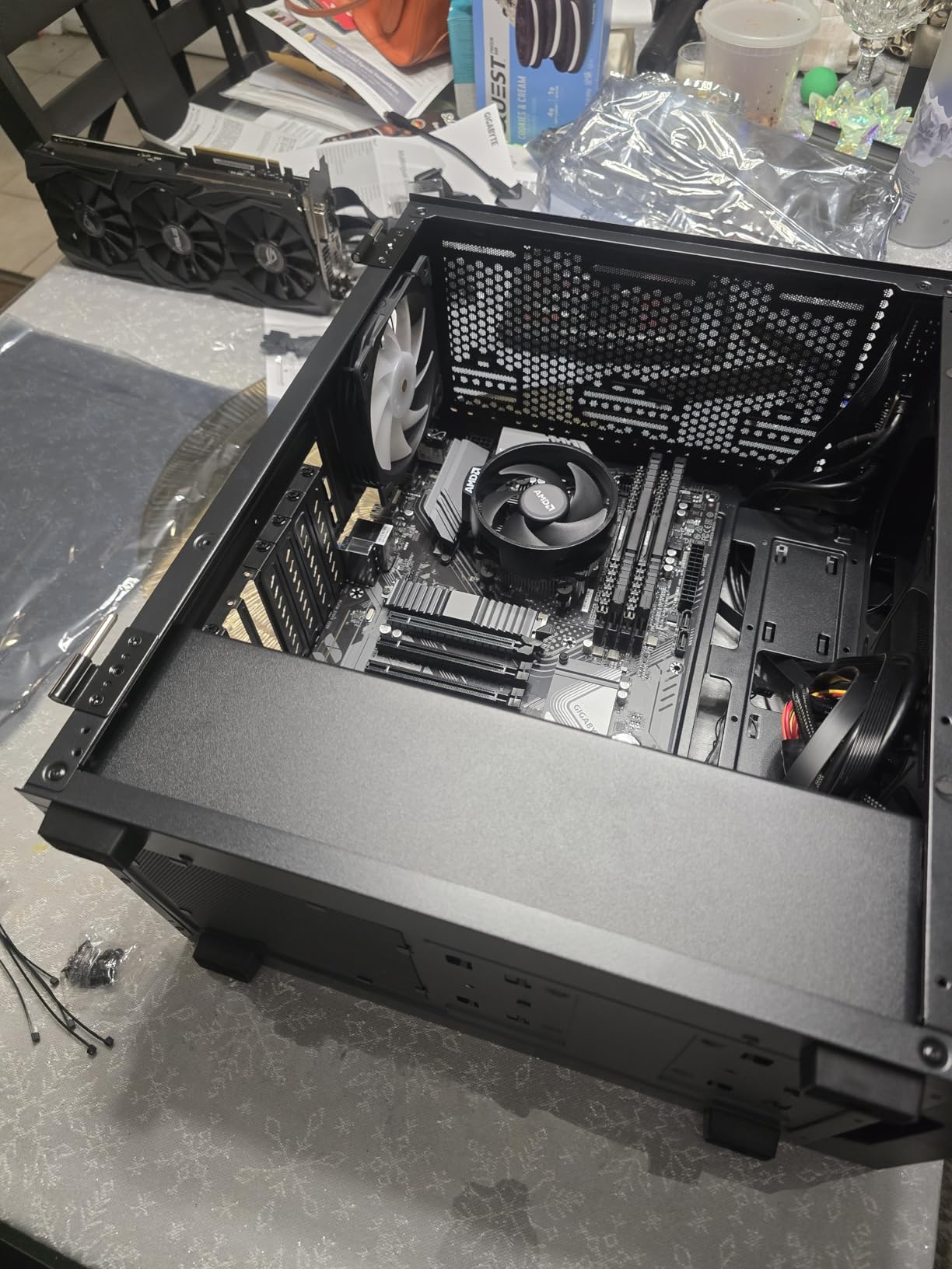 Vetroo White AL800 Mid Tower ATX Gaming PC Computer Case - Tempered Glass, ARGB LED Strip, Pre-Installed Fans customer photo 1