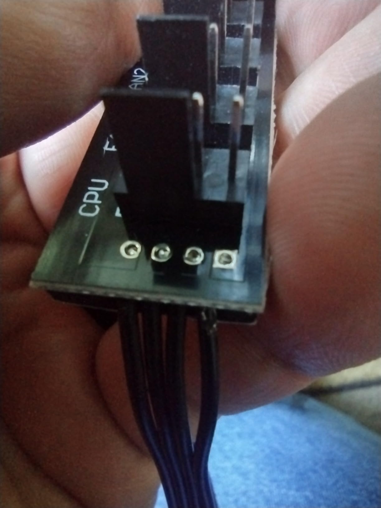 VWEICYY Fan Hub, Compatible 3PIN/4PIN PC Fan Splitter, PWM Fans Hub for Desktop PC Cooling Fans, Computer DIY, 1 to 5 customer photo 2