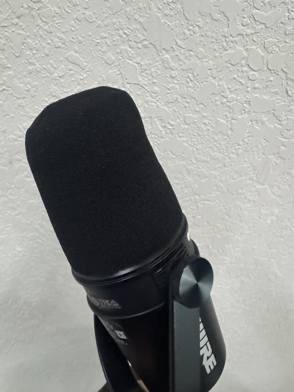 Shure MV7+ USB-C & XLR Podcast Dynamic Mic with Stand - Black customer photo 2