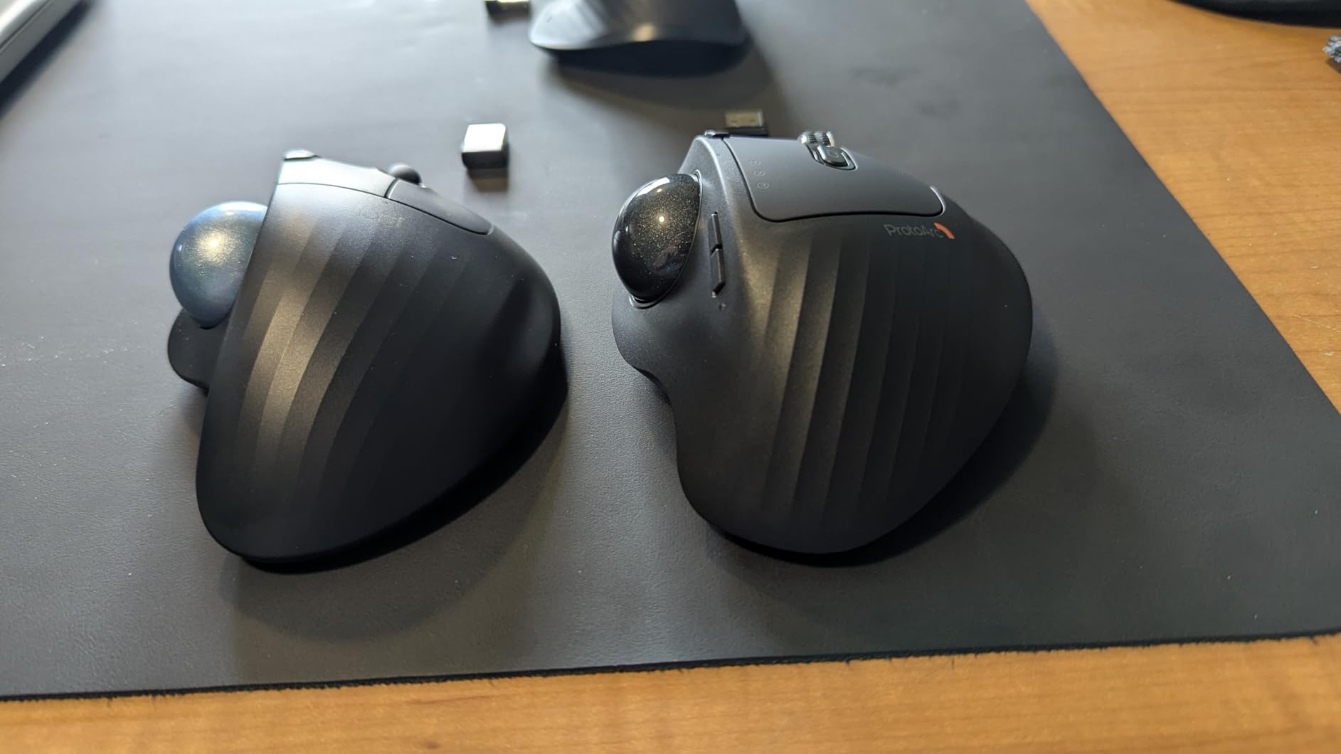 ProtoArc EM01 NL Wireless Trackball Mouse, Rechargeable Thumb Control, Gray | 0/20° Adjustable Angle to Reduce Fatigue, Triple-Device Bluetooth & 2.4G USB-A for Office Use, Silent Click, Easy to Clean customer photo 2