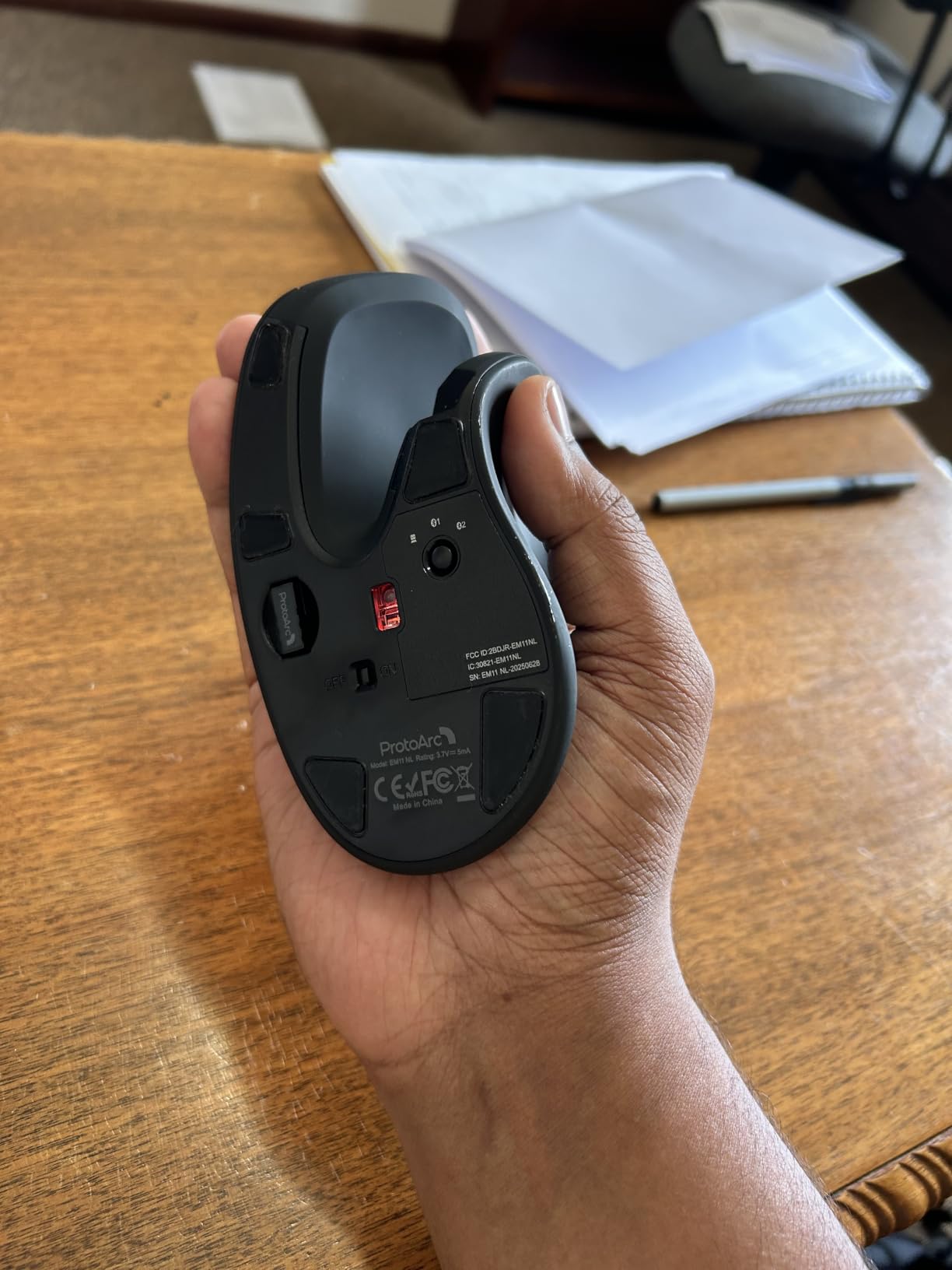 ProtoArc EM11 NL Wireless Ergonomic Vertical Mouse, Rechargeable, Black customer photo 2