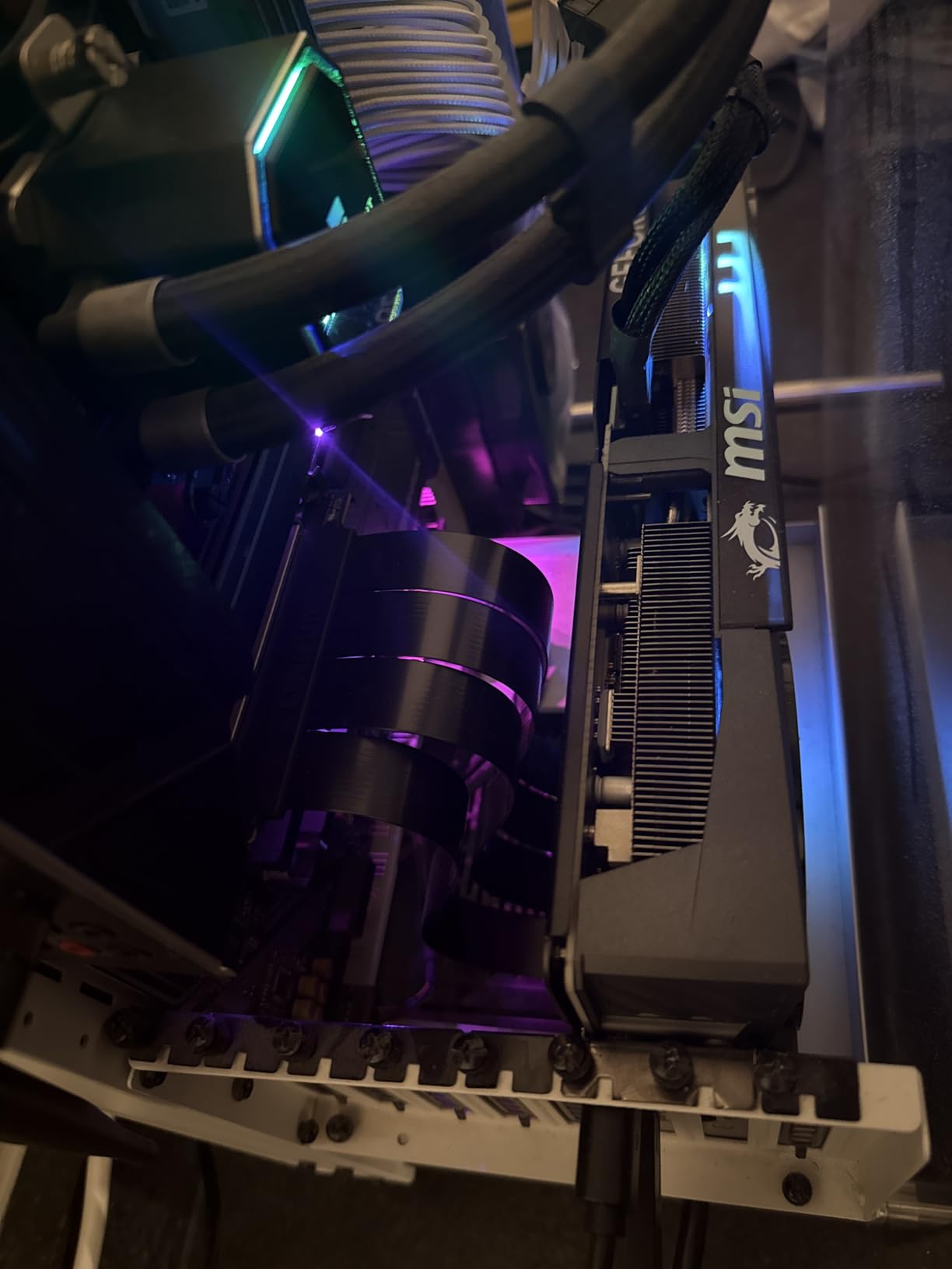 LINKUP PCIe 5.0 Riser Cable | Vertical GPU Mount | Right Angle, 20cm | x16 128GB/s for RTX 5090 and RX 9070, PCIe 4.0 backward compatible customer photo 1