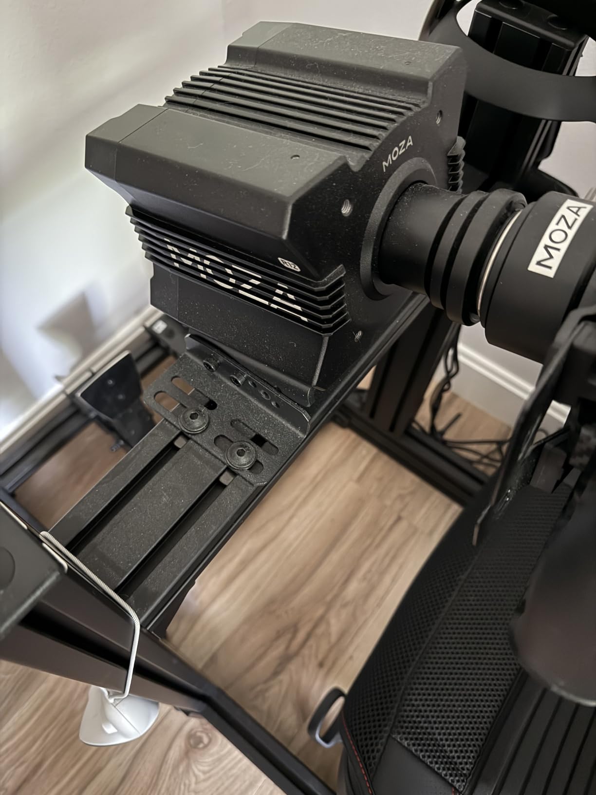 MOZA Table Clamp for Sim Racing Direct Drive Base R5, R9, R12 etc, Black | 5 mm High-Strength Steel customer photo 2