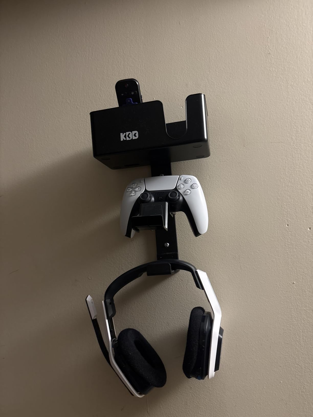 KDD 4-in-1 Wall Mount Controller Holder - Dual Game Controller and Headphone Hanger with Anti-Slip Pads for Xbox ONE/X Series/PS5/PS4 - Detachable Desk Storage for Media Remote, Phone and Speaker customer photo 2