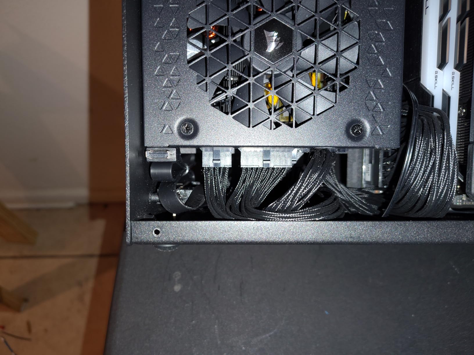 CORSAIR SF750 (2024) Fully Modular SFX Low Noise 80 Plus Platinum Power Supply - ATX 3.1 Compliant - PCIe 5.1 Ready - Small Form Factor - Bracket Included - Black customer photo 2