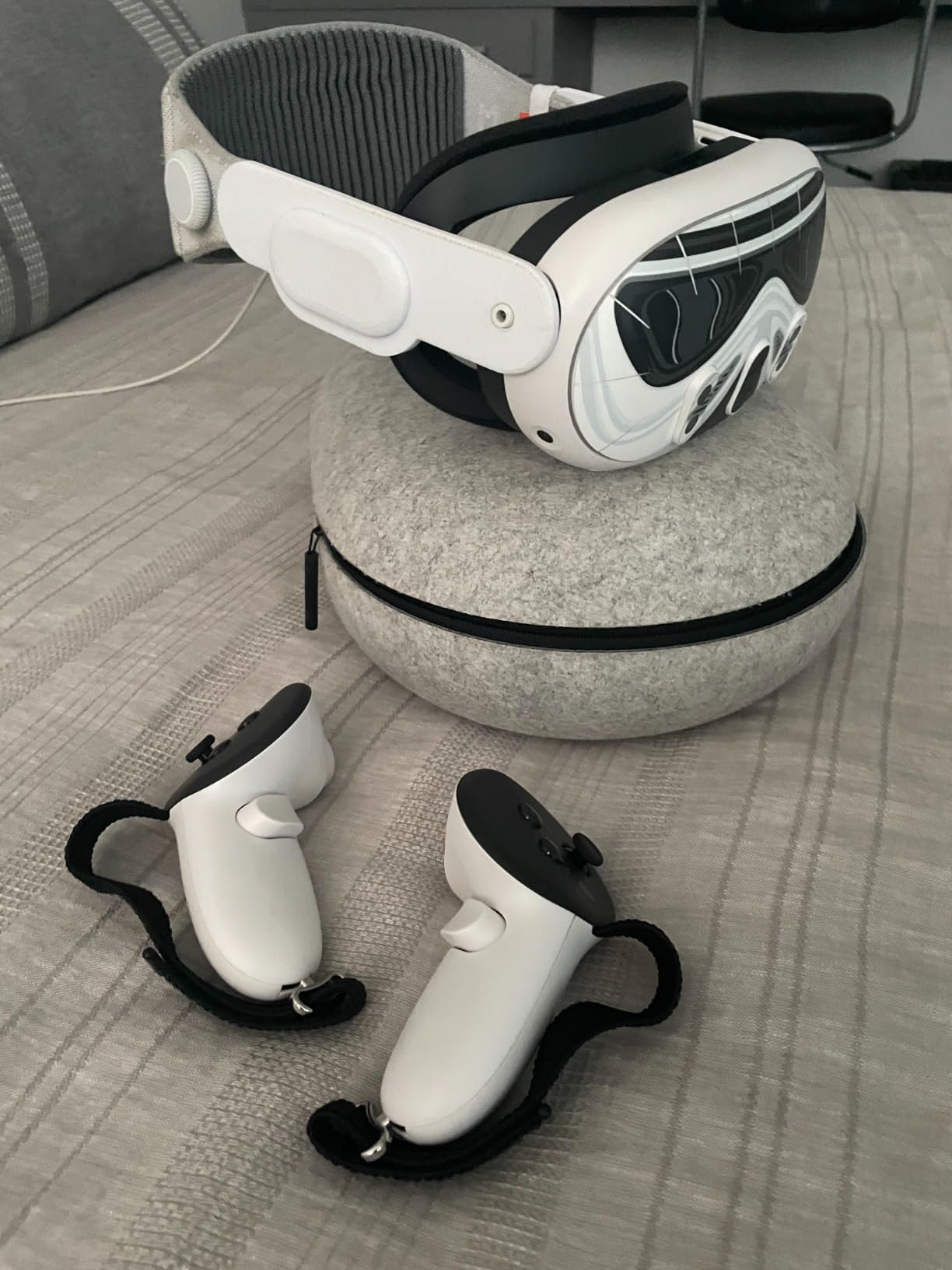 HZLucki VR Controller Grips Cover for Meta Quest 3S / Quest 3, Anti-Slip Accessories with Adjustable Hook and Loop Knuckle Straps, Compatible with Official Contactless Charging Dock customer photo 2