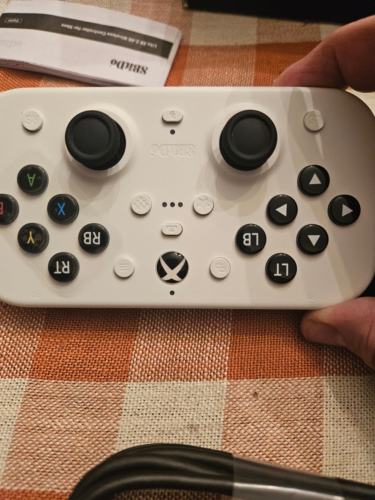 8BitDo Lite SE 2.4G Wireless Controller for Xbox Series X|S, Xbox One, Windows 10/11, Gamepad with Hall Effect Joysticks, 3.5mm Audio Jack - Officially Licensed customer photo 2
