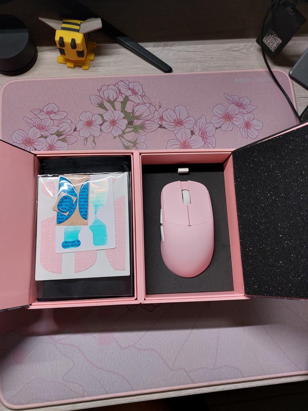 Lamzu Atlantis Mini Champion Edition Wireless Gaming Mouse, Ultra Lightweight 51g, Optical Switch, 30000 DPI, Symmetrical, MCU Nordic 52840, Dust-Proof Encoder, PAW3950 Sensor, 8K Compatible customer photo 1