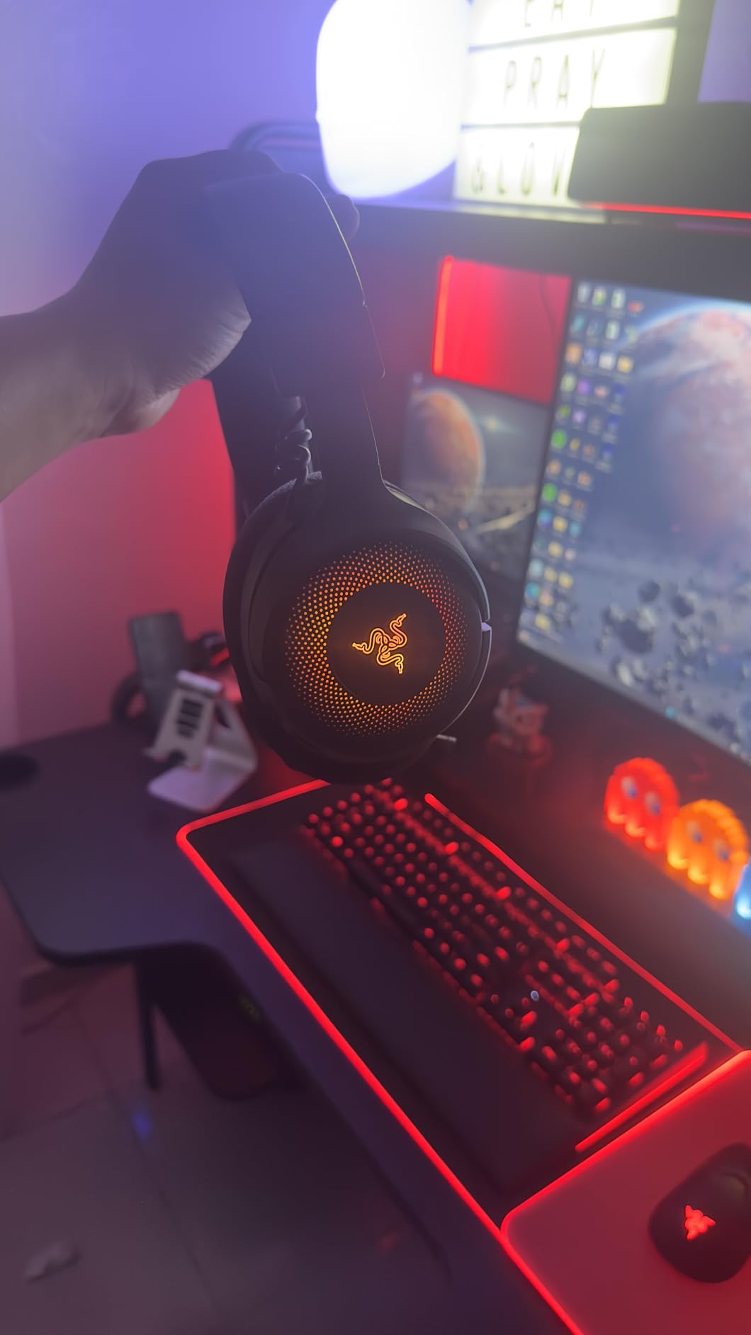 Razer Kraken V4 Wireless 2.4GHz, Bluetooth, USB Gaming Headset, Black | Super Wideband Mic, 40 mm Drivers, 9 Zone RGB Lighting, for PC, Mac, PS5, Nintendo Switch 2, Steam Deck, Smartphone customer photo 1