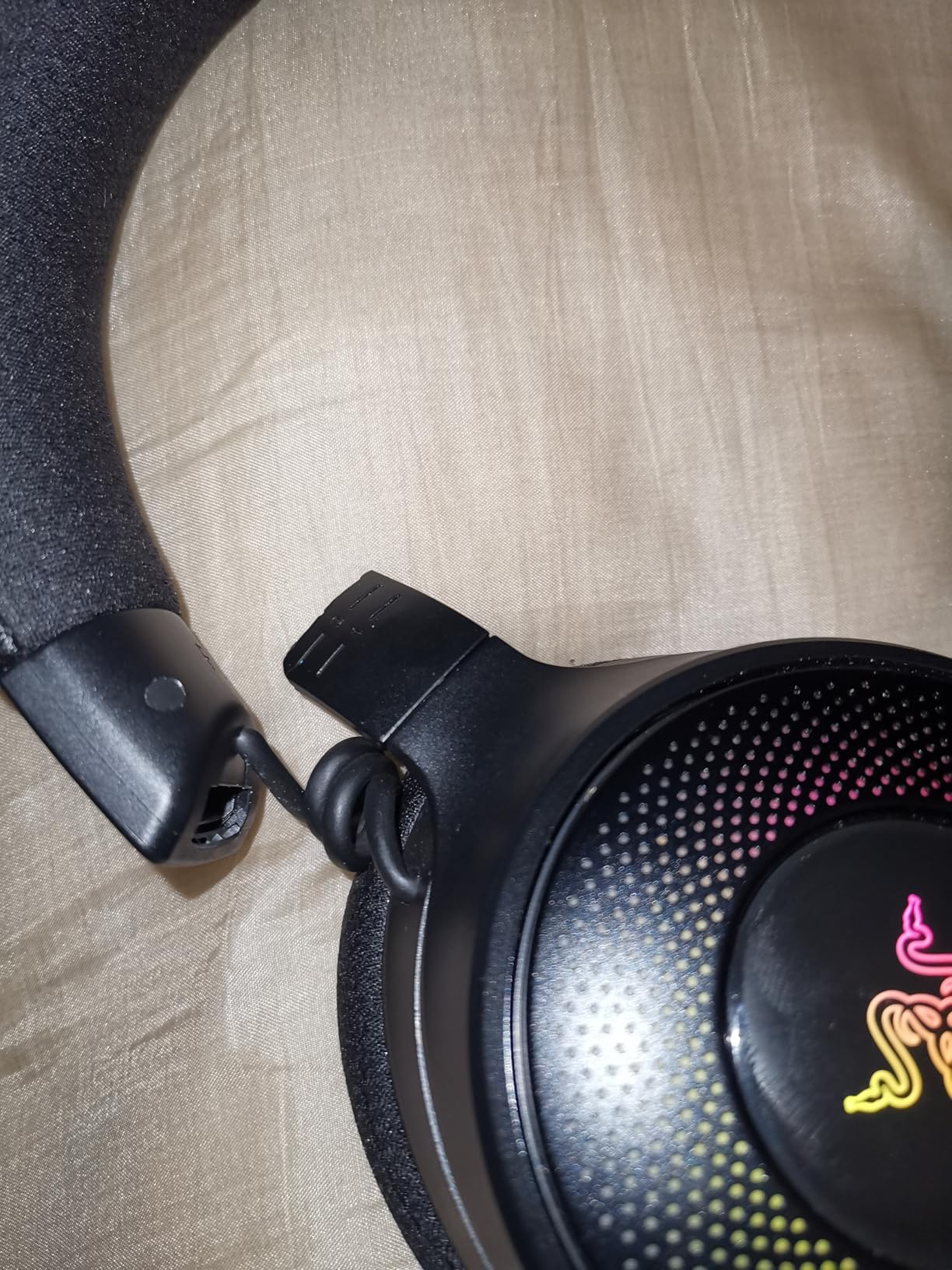 Razer Kraken V4 Wireless 2.4GHz, Bluetooth, USB Gaming Headset, Black | Super Wideband Mic, 40 mm Drivers, 9 Zone RGB Lighting, for PC, Mac, PS5, Nintendo Switch 2, Steam Deck, Smartphone customer photo 2