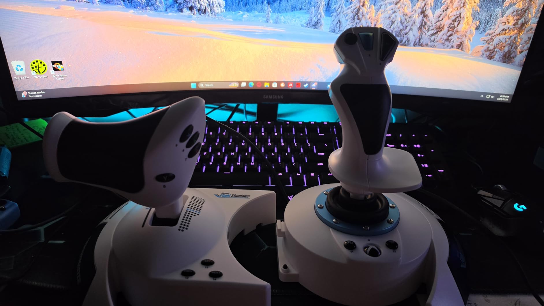 Thrustmaster T-Flight Hotas One MSFS 2024 Collector Edition - XBOX & PC | Detachable Design, 5 Axes, 14 Buttons, Detachable Throttle customer photo 1