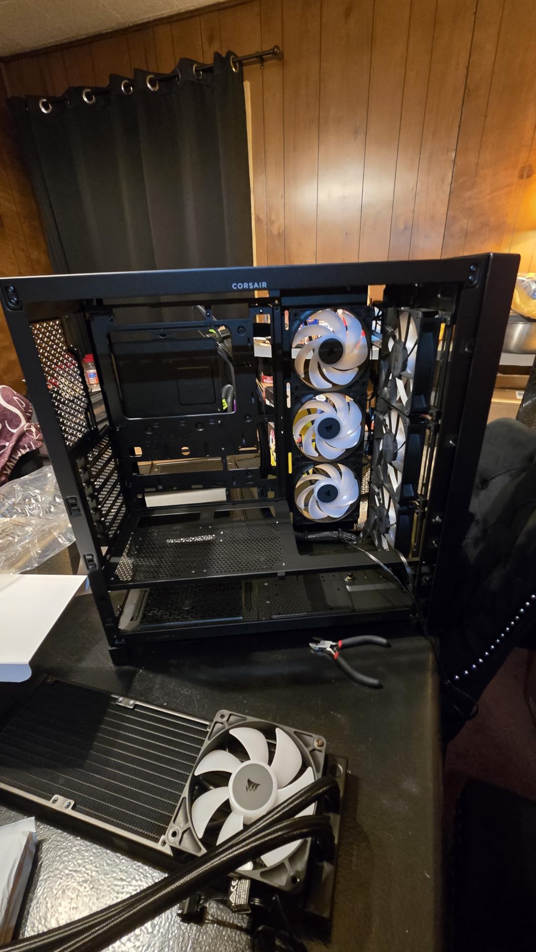 CORSAIR 4000D RS ARGB Frame Modular Mid-Tower ATX PC Case, High Airflow, 3X Pre-Installed RS Fans, InfiniRail Mounting System customer photo 2