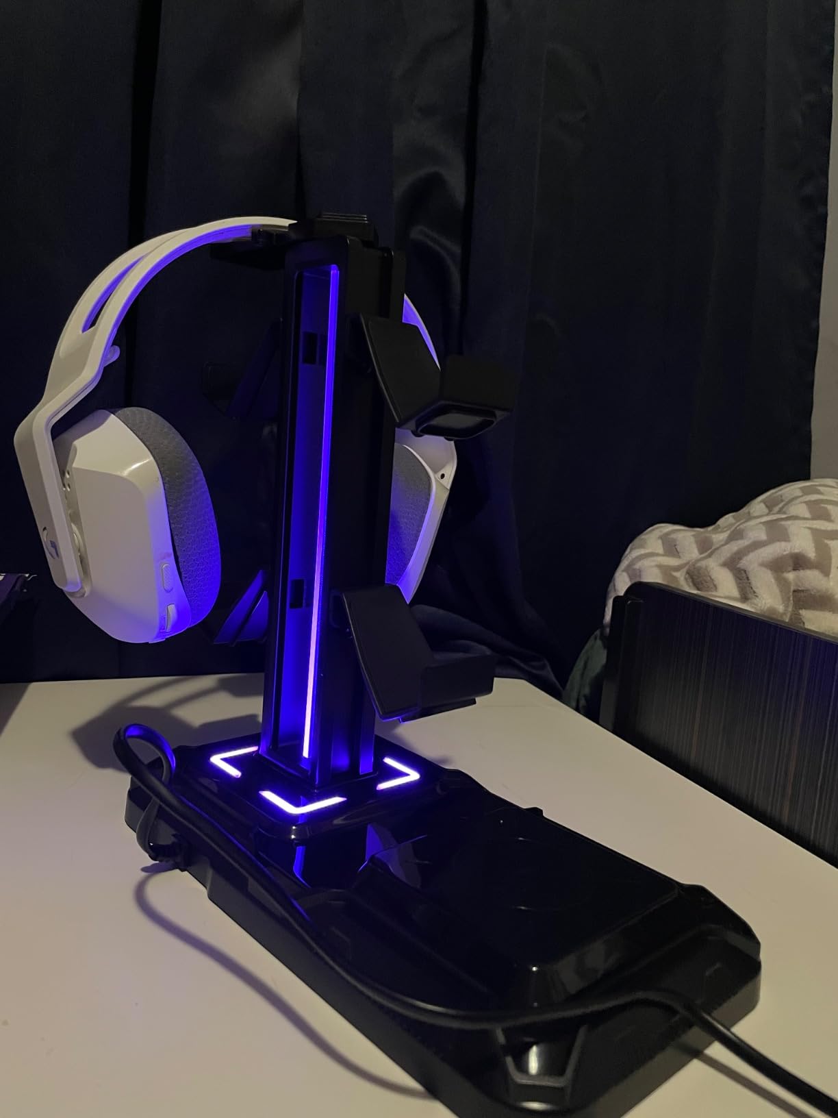 KDD Headphone & Controller Stand with Wireless Charging - Rotatable Headset Stand with 9 Light Modes - Controller Holder with 2 USB and Type C Ports - for Gamers Desktop Accessories customer photo 1