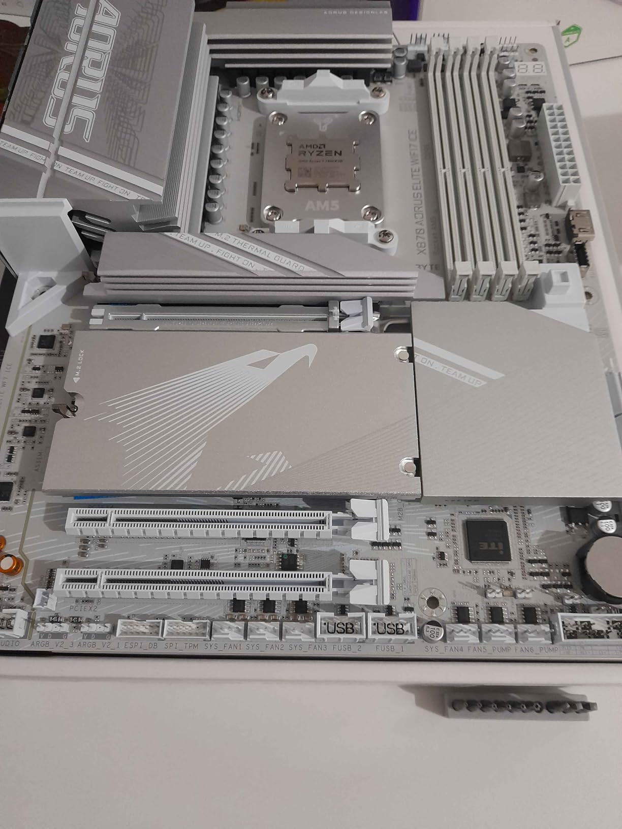 GIGABYTE X870 AORUS Elite WIFI7 ICE AMD AM5 LGA 1718 Motherboard, ATX, DDR5, 4X M.2, PCIe 5.0, USB4, WIFI7, 2.5GbE LAN, EZ-Latch, 5-Year Warranty customer photo 1