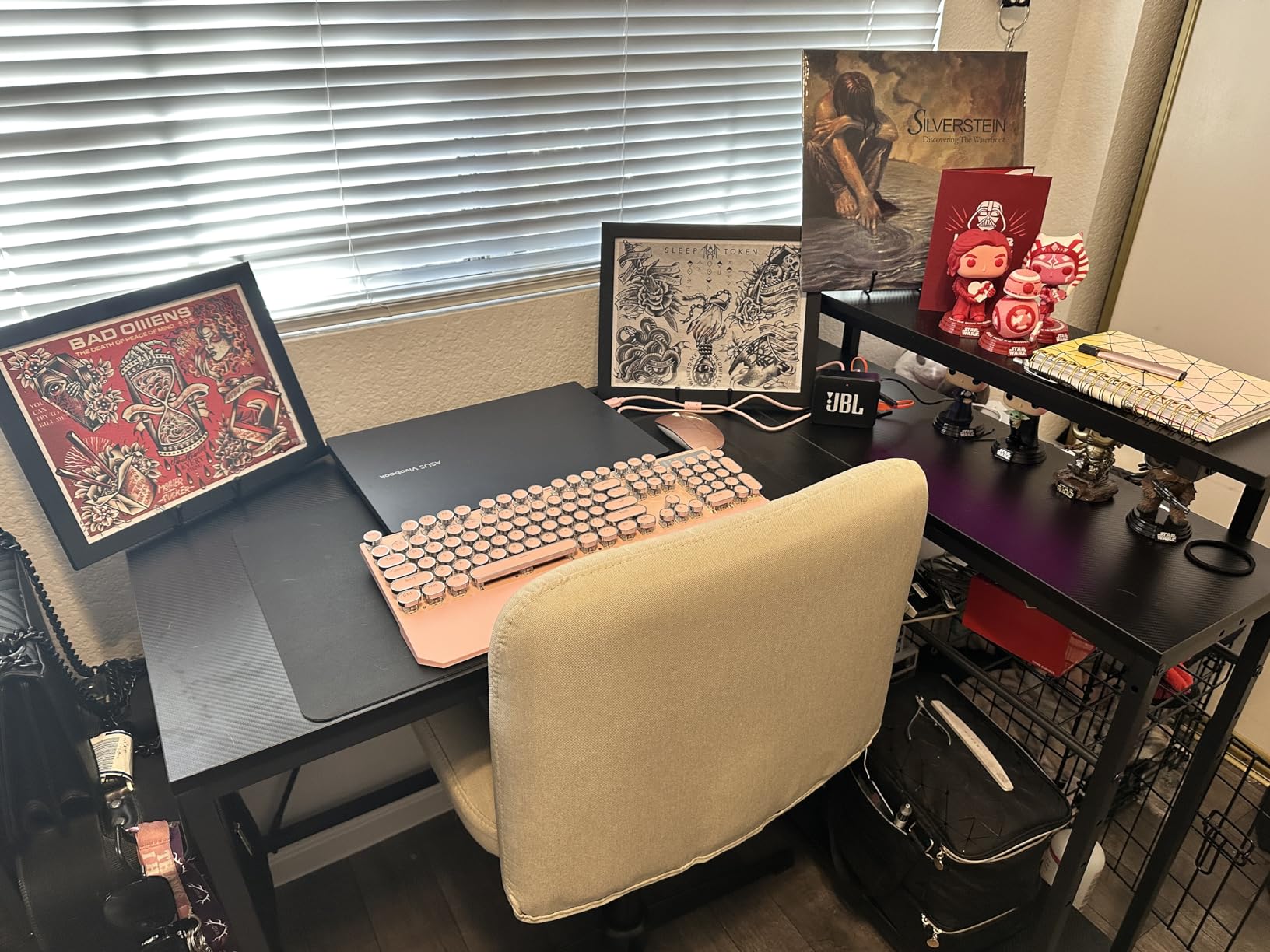 Bestier 42-Inch L-Shaped Computer Desk with Charging & LED, Black customer photo 2