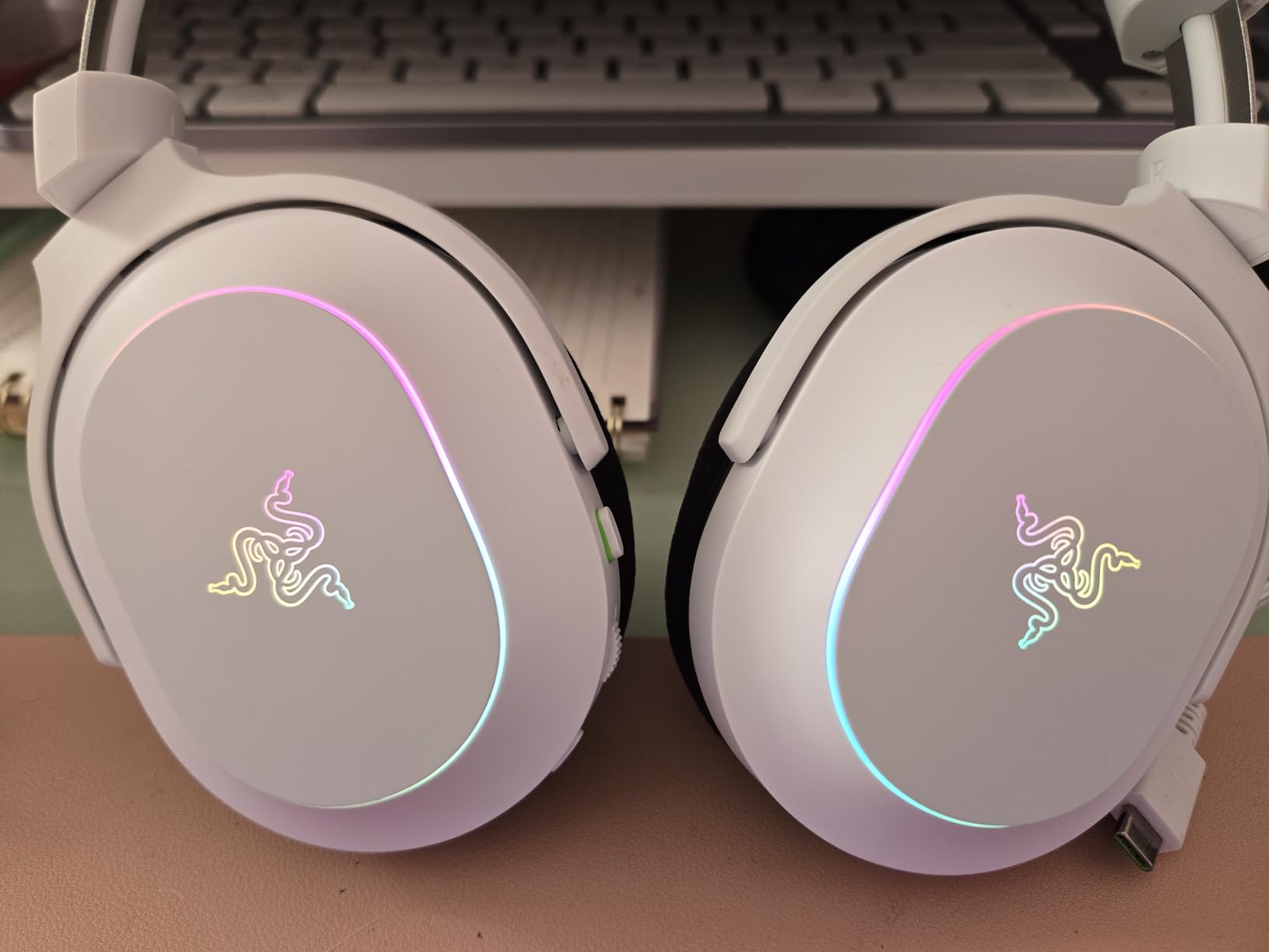 Razer Barracuda X Chroma Wireless Gaming Headset: 2.4GHz Wireless & Bluetooth - Lightweight - Chroma RGB - 40mm Drivers - Cardioid Mic - 70 Hr Battery - for PC, Mac, PS5, Switch 2, Smartphone - Black customer photo 2