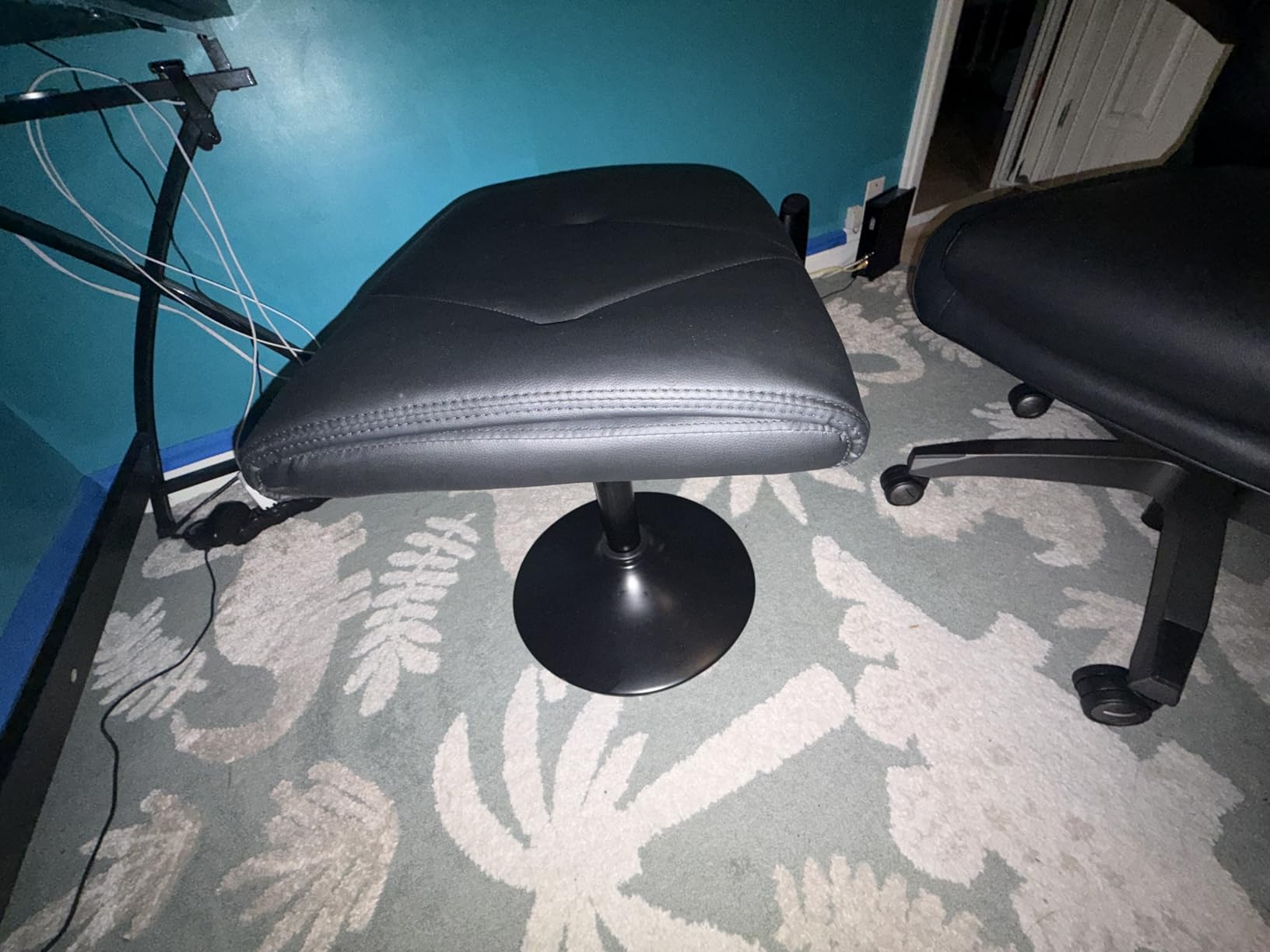 VECELO Foot Rest Under Desk Ottoman, PU Height Adjustable Footrest with Comfort Padding, Leg Rest for Desk for Relieving Leg Pain, Stiffness, and etc, Black customer photo 1