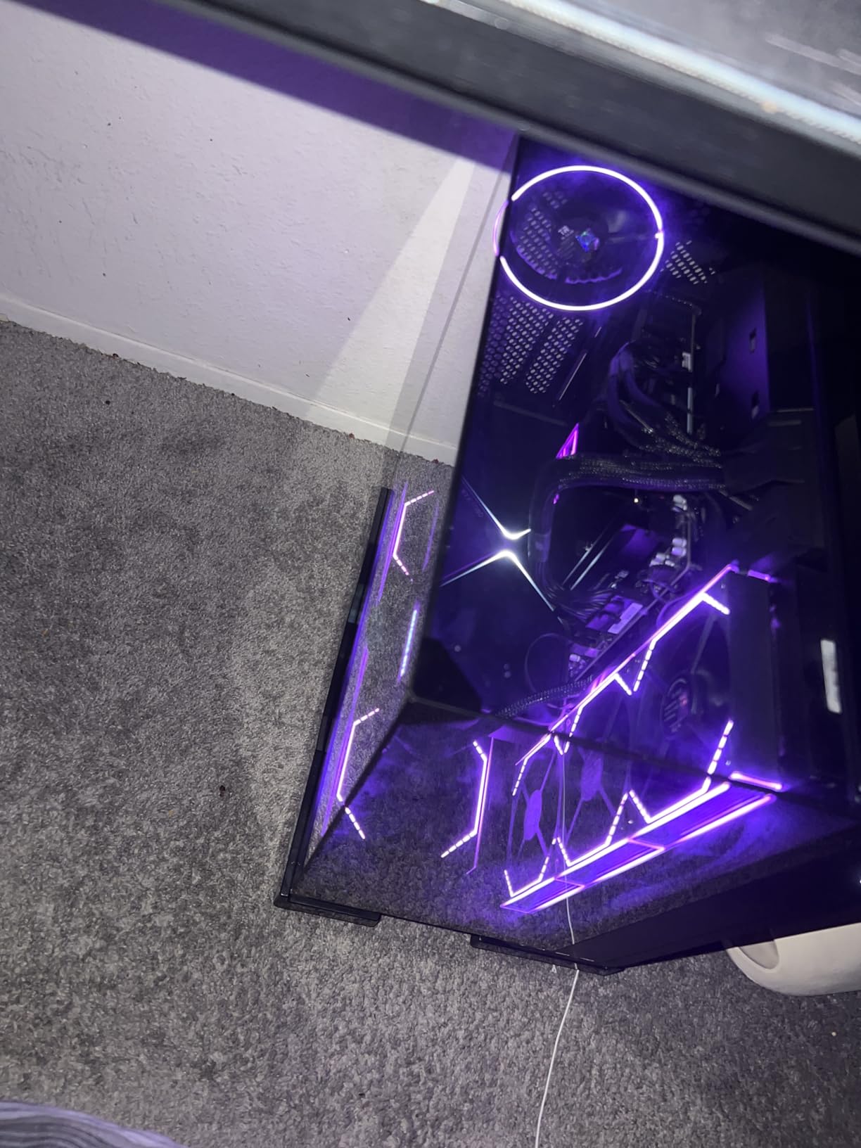 GIGABYTE B850 AORUS Elite WIFI7 AMD AM5 ATX Motherboard, Support AMD Ryzen 9000/8000/7000 Series, DDR5, 14+2+2 Power Phase, 3X M.2, PCIe 5.0, USB-C, WIFI7, 2.5GbE LAN, EZ-Latch, 5-Year Warranty customer photo 1