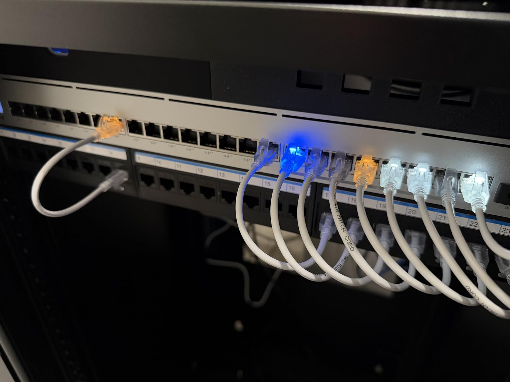 Jadaol [UL Listed] 24 Port Patch Panel Rackmount or Wall Mount 19-Inch 1U | Cat 6 Network Panel Preloaded with 24 Keystone Couplers plus 1 Spare, 10Gbps Ethernet Panel with Cable Management & Back Bar customer photo 2