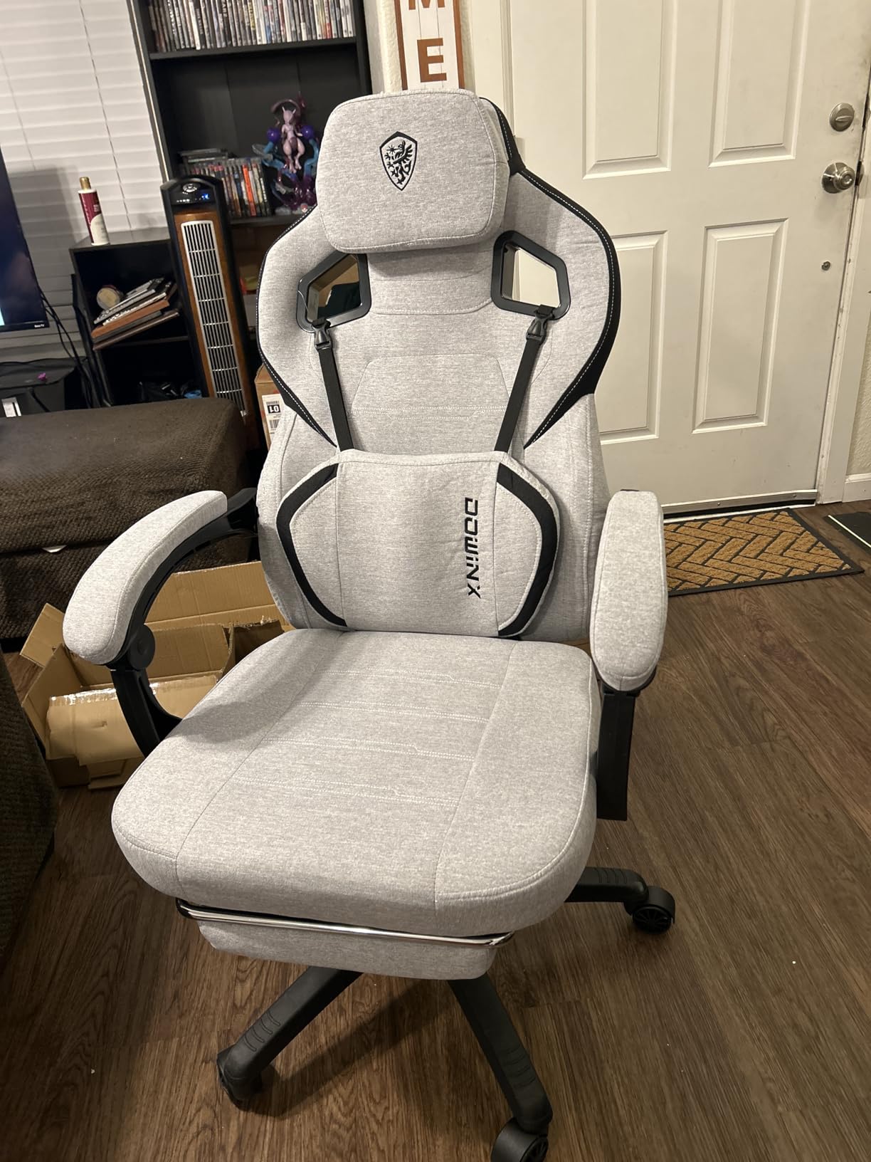Dowinx Big and Tall Gaming Chair with Footrest, Gray | Breathable woven fabric with lumbar support and extra-wide seat back; big-and-tall frame fits larger, heavier users. customer photo 2