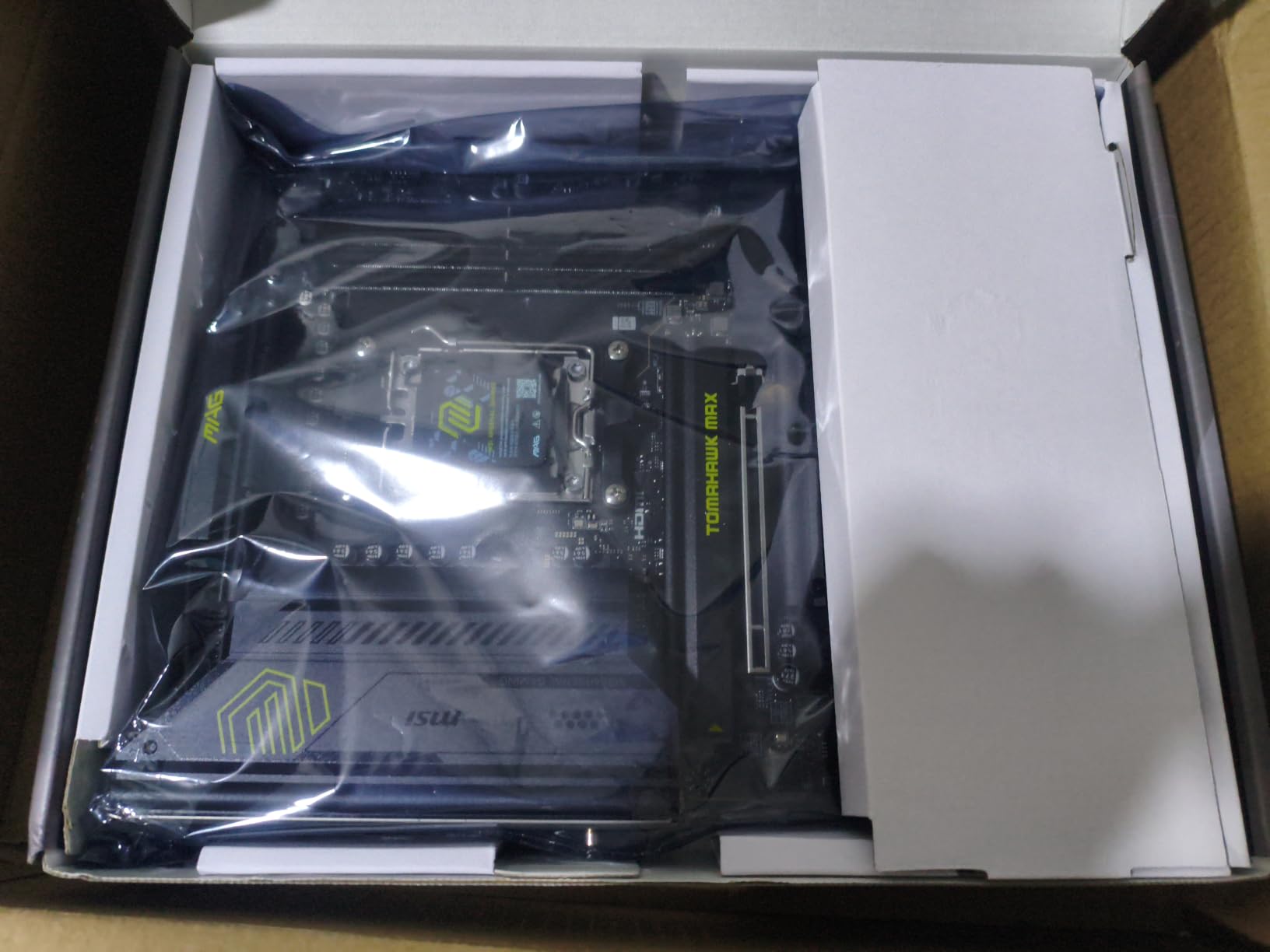 MSI MAG B850 Tomahawk MAX WiFi Motherboard, ATX - Supports AMD Ryzen 9000/8000 / 7000 Processors, AM5-80A SPS VRM, DDR5 Memory Boost 8400+ MT/s (OC), PCIe 5.0 x16, M.2 Gen5, Wi-Fi 7, 5G LAN customer photo 2