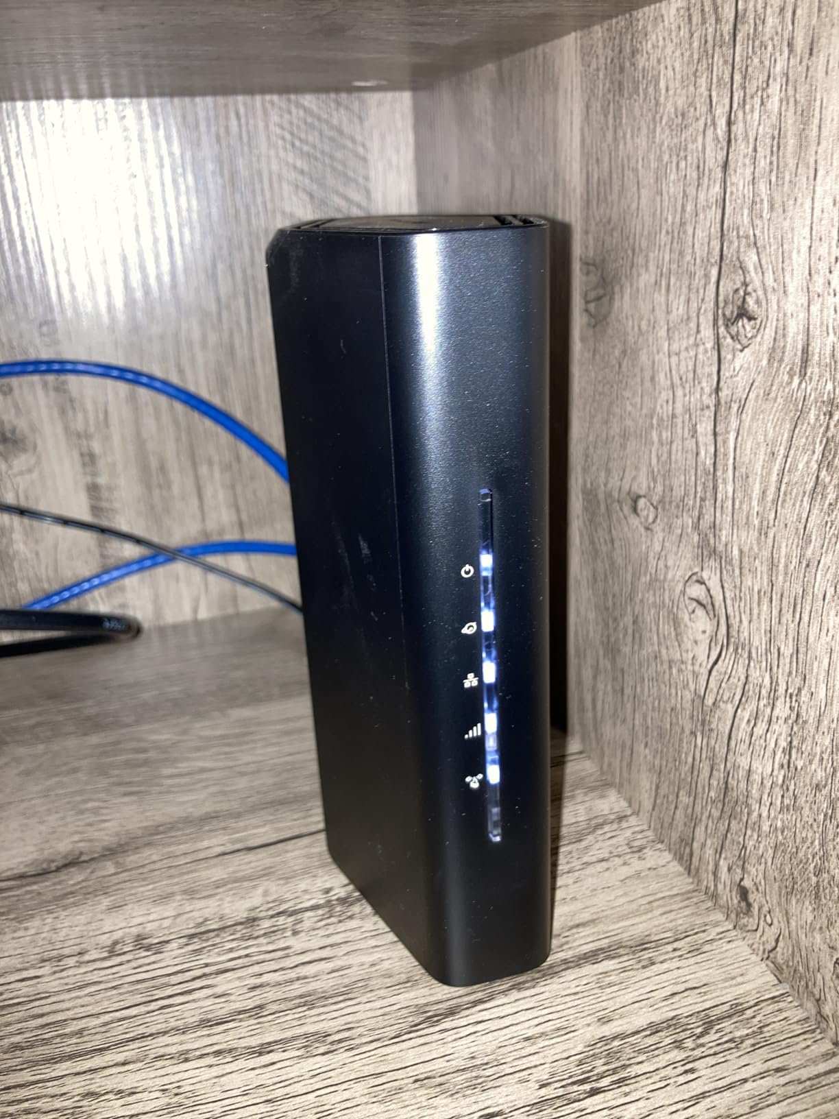 NETGEAR Nighthawk Dual-Band WiFi 7 Router (RS90) - Router Only, BE3600 Wireless Speed (up to 3.6 Gbps) - Covers up to 2,000 sq. ft., 50 Devices - 2.5 Gig Internet Port customer photo 2