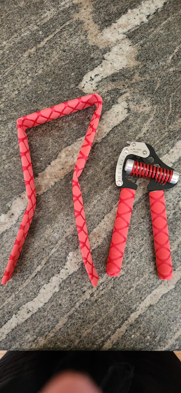 GD IRON GRIP Grip Strength Trainer Hand Gripper Forearm Strengthener Metal | Silent durable adjustable hand strengthening device, Hand exerciser squeezers, arm wrestling training equipment, grip trainer customer photo 1