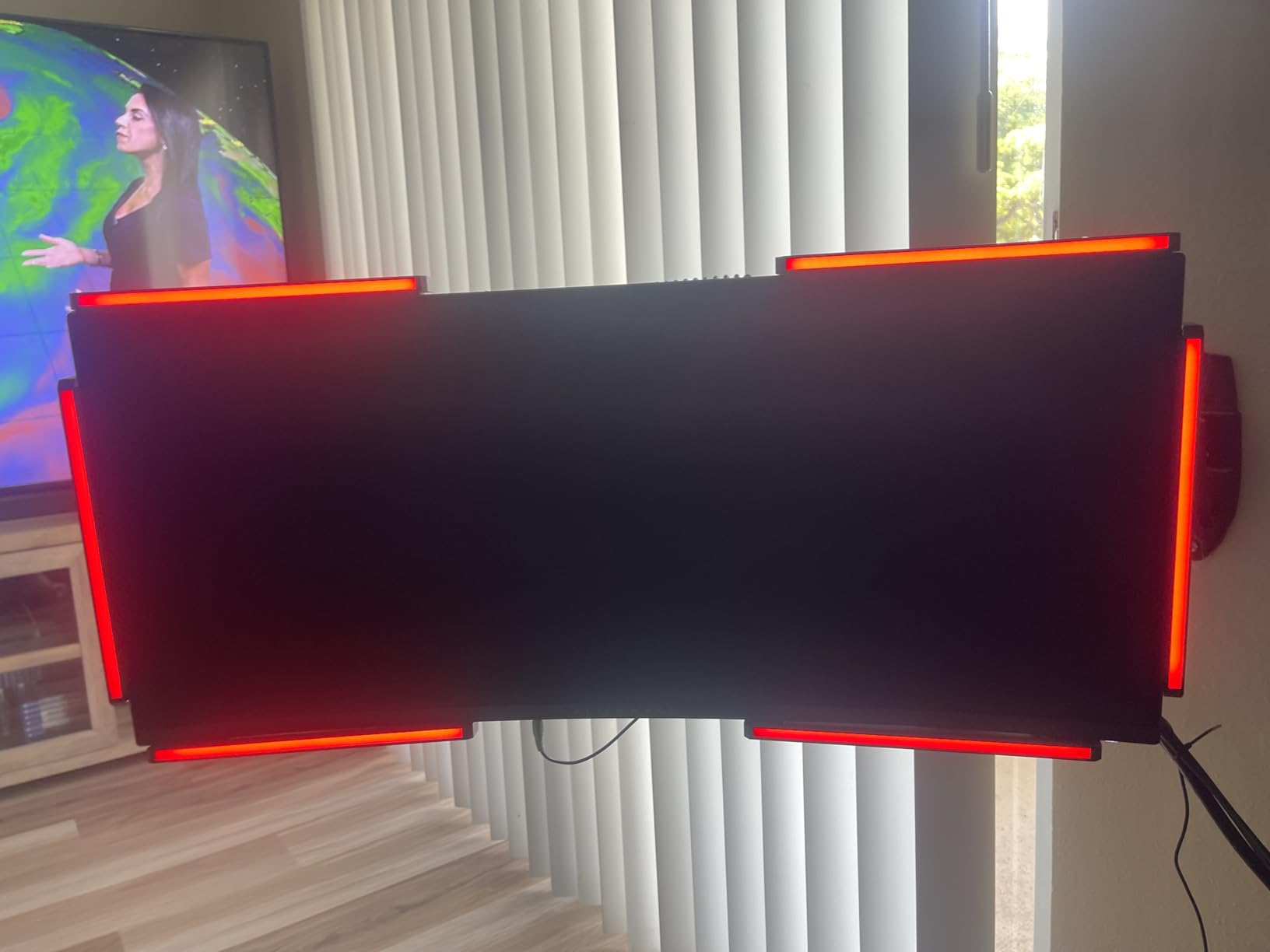 Audio Radar - Instantly See Footsteps, Gunfire & Vehicles in COD, PUBG, Apex, Rust & More - Works with Xbox, PlayStation & PC - Immersive RGB Gaming Lights for Monitors & TVs - for Deaf Gamers customer photo 1